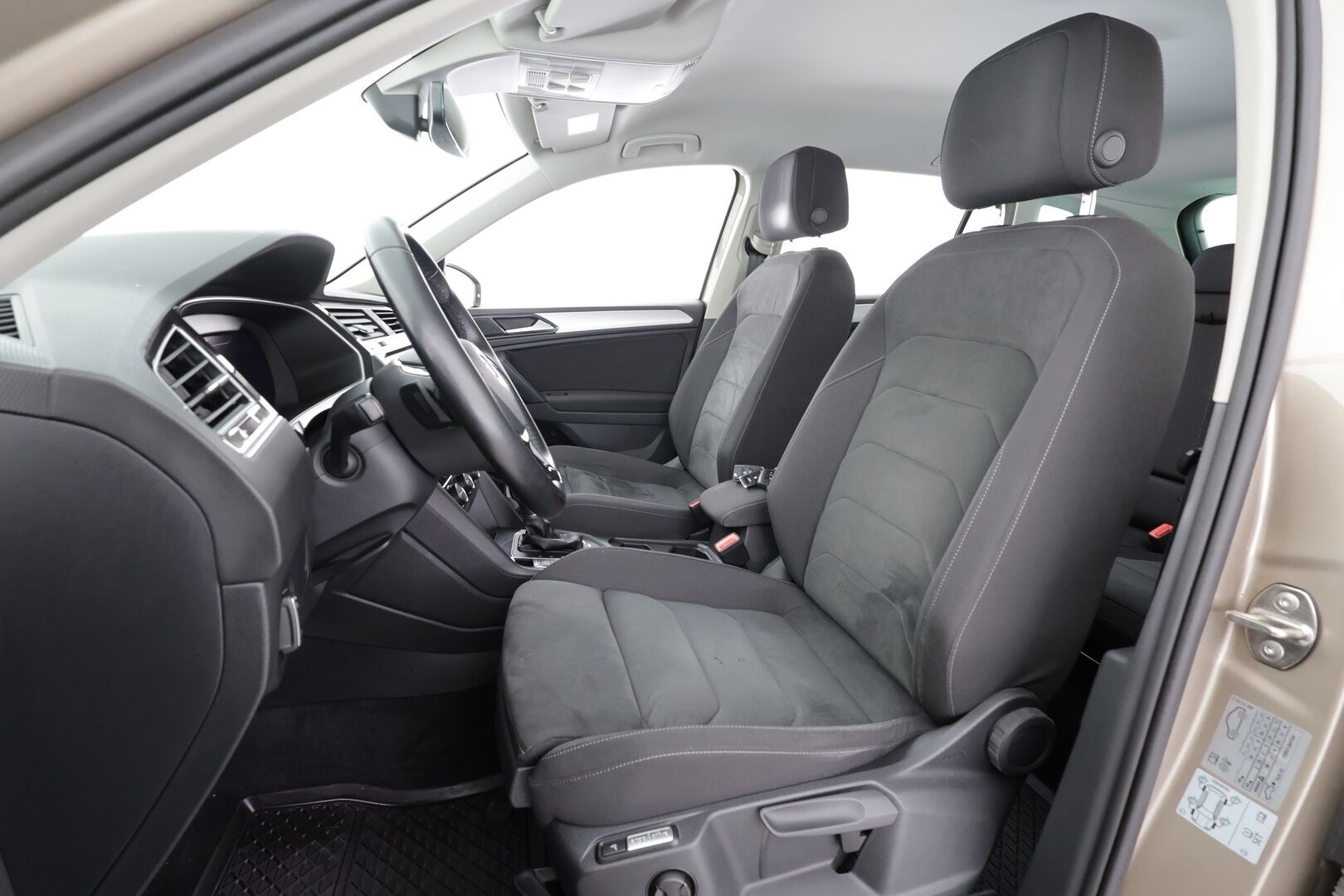 Volkswagen Tiguan 2018 Comfortline 1,4 TSI 110 kW (150 hv) 4MOTION DSG-automaatti - | ACC | Webasto | Koukku | LED | P.tutkat | Hierovat Penkit | Ratinlämmitys | Digimittaristo | Apple&Android | Suomi-auto | Kahdet Renkaat | Merkkihuollettu |