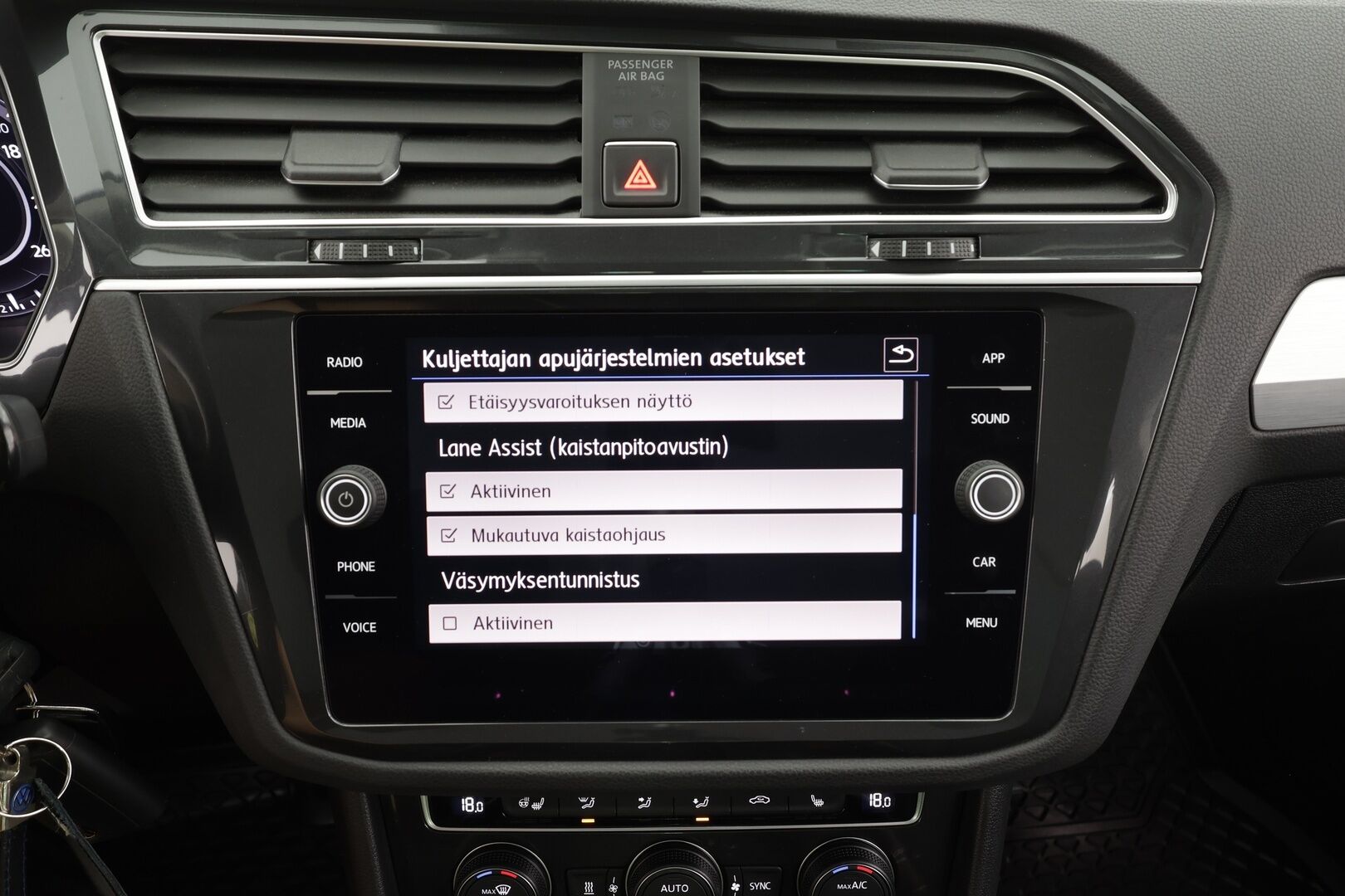 Volkswagen Tiguan 2018 Comfortline 1,4 TSI 110 kW (150 hv) 4MOTION DSG-automaatti - | ACC | Webasto | Koukku | LED | P.tutkat | Hierovat Penkit | Ratinlämmitys | Digimittaristo | Apple&Android | Suomi-auto | Kahdet Renkaat | Merkkihuollettu |