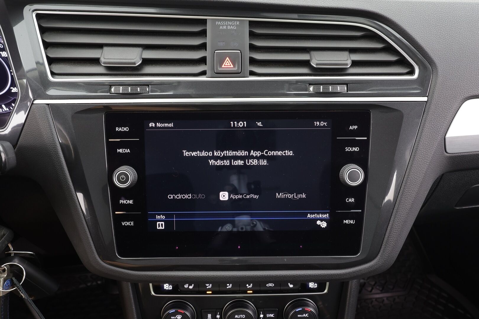Volkswagen Tiguan 2018 Comfortline 1,4 TSI 110 kW (150 hv) 4MOTION DSG-automaatti - | ACC | Webasto | Koukku | LED | P.tutkat | Hierovat Penkit | Ratinlämmitys | Digimittaristo | Apple&Android | Suomi-auto | Kahdet Renkaat | Merkkihuollettu |