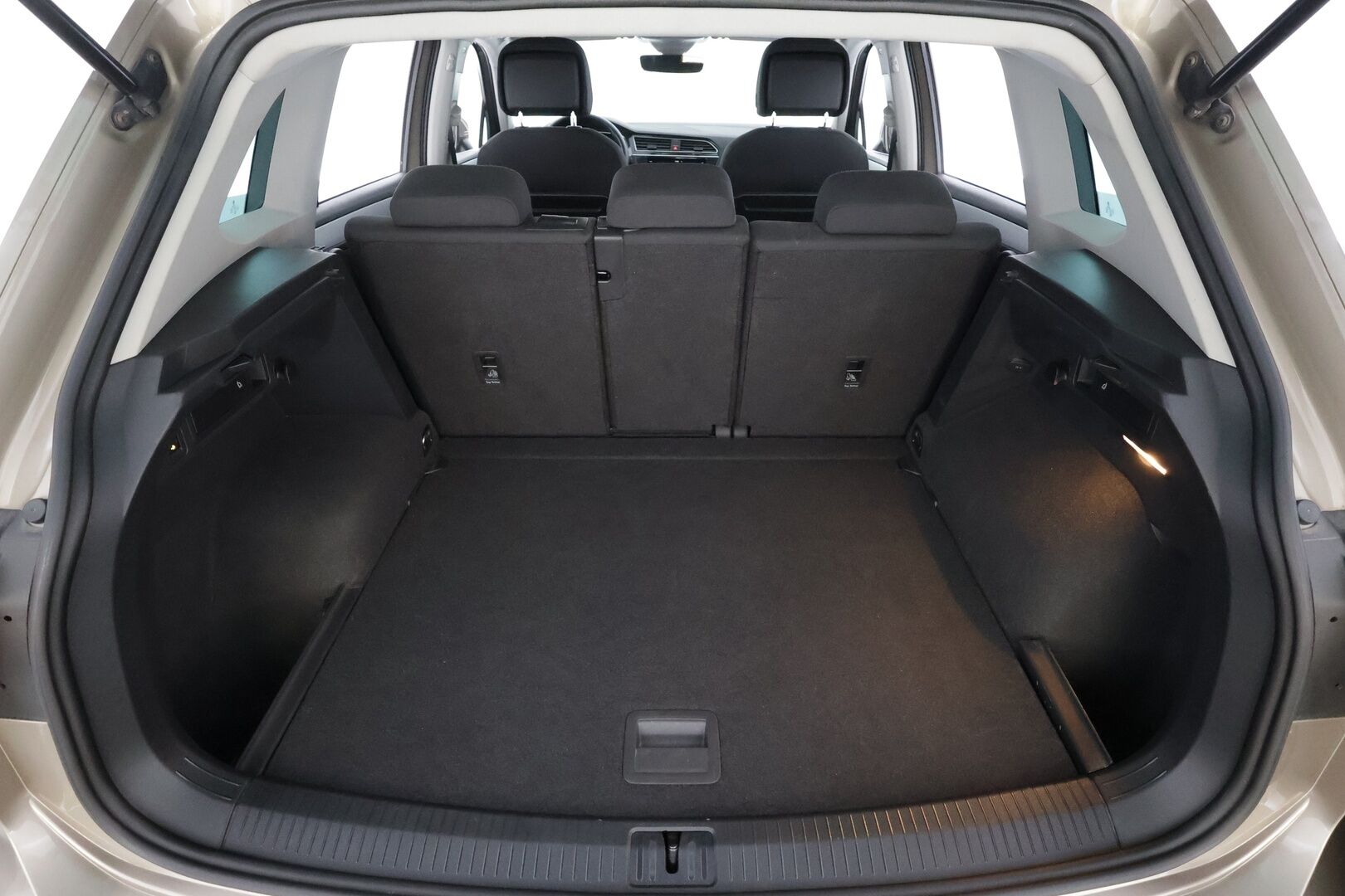 Volkswagen Tiguan 2018 Comfortline 1,4 TSI 110 kW (150 hv) 4MOTION DSG-automaatti - | ACC | Webasto | Koukku | LED | P.tutkat | Hierovat Penkit | Ratinlämmitys | Digimittaristo | Apple&Android | Suomi-auto | Kahdet Renkaat | Merkkihuollettu |