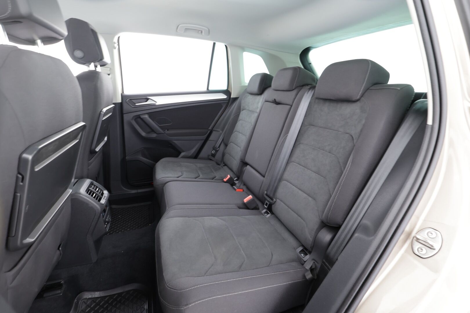 Volkswagen Tiguan 2018 Comfortline 1,4 TSI 110 kW (150 hv) 4MOTION DSG-automaatti - | ACC | Webasto | Koukku | LED | P.tutkat | Hierovat Penkit | Ratinlämmitys | Digimittaristo | Apple&Android | Suomi-auto | Kahdet Renkaat | Merkkihuollettu |