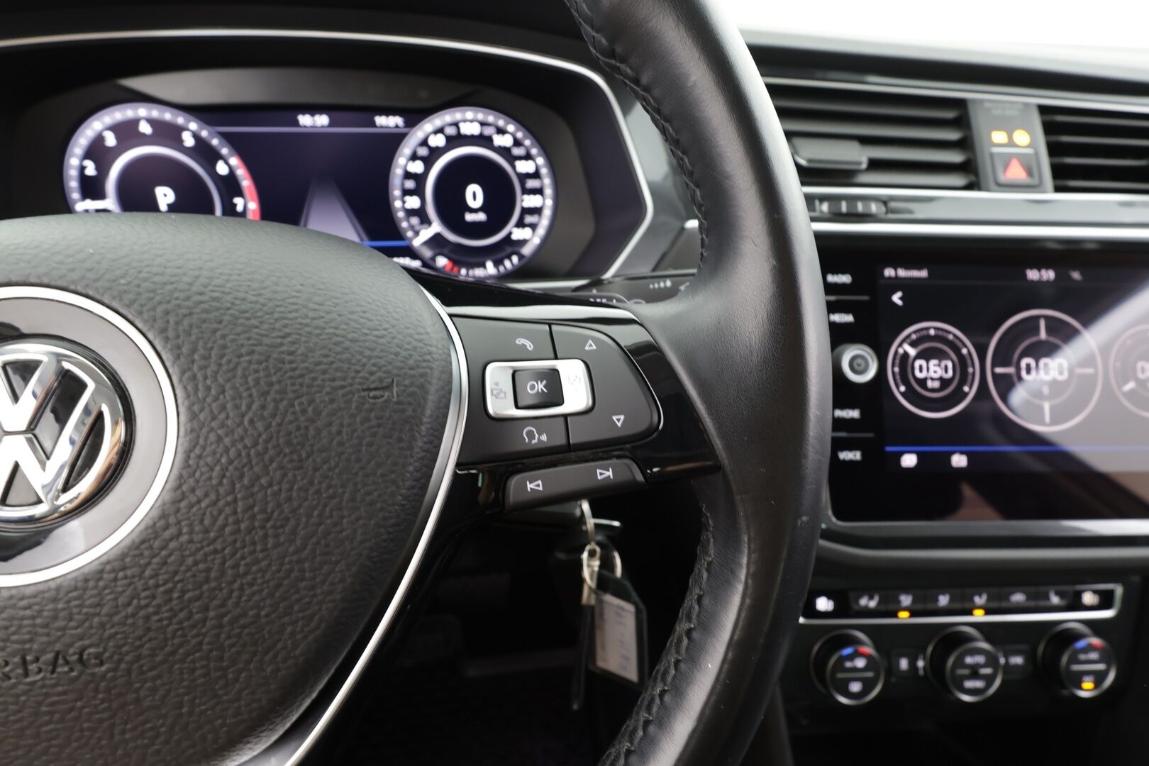 Volkswagen Tiguan 2018 Comfortline 1,4 TSI 110 kW (150 hv) 4MOTION DSG-automaatti - | ACC | Webasto | Koukku | LED | P.tutkat | Hierovat Penkit | Ratinlämmitys | Digimittaristo | Apple&Android | Suomi-auto | Kahdet Renkaat | Merkkihuollettu |