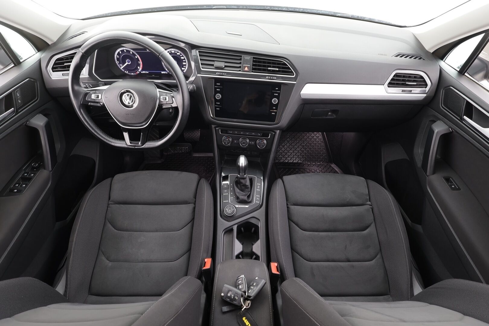 Volkswagen Tiguan 2018 Comfortline 1,4 TSI 110 kW (150 hv) 4MOTION DSG-automaatti - | ACC | Webasto | Koukku | LED | P.tutkat | Hierovat Penkit | Ratinlämmitys | Digimittaristo | Apple&Android | Suomi-auto | Kahdet Renkaat | Merkkihuollettu |