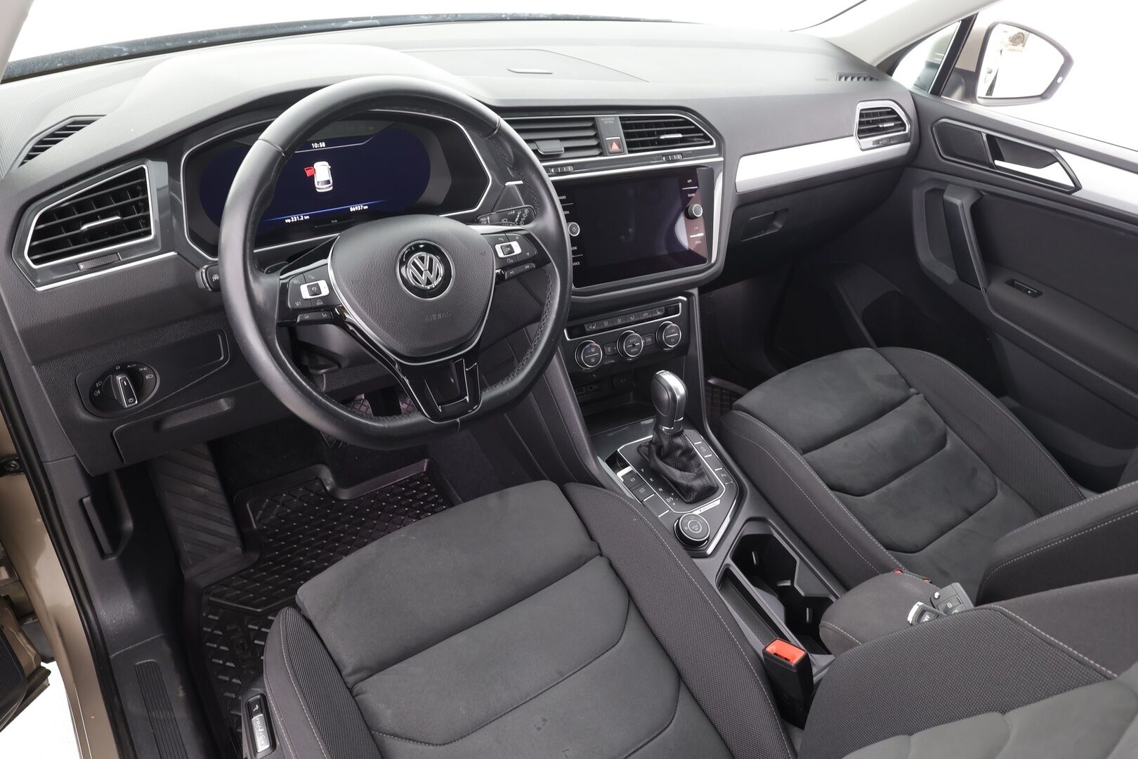 Volkswagen Tiguan 2018 Comfortline 1,4 TSI 110 kW (150 hv) 4MOTION DSG-automaatti - | ACC | Webasto | Koukku | LED | P.tutkat | Hierovat Penkit | Ratinlämmitys | Digimittaristo | Apple&Android | Suomi-auto | Kahdet Renkaat | Merkkihuollettu |