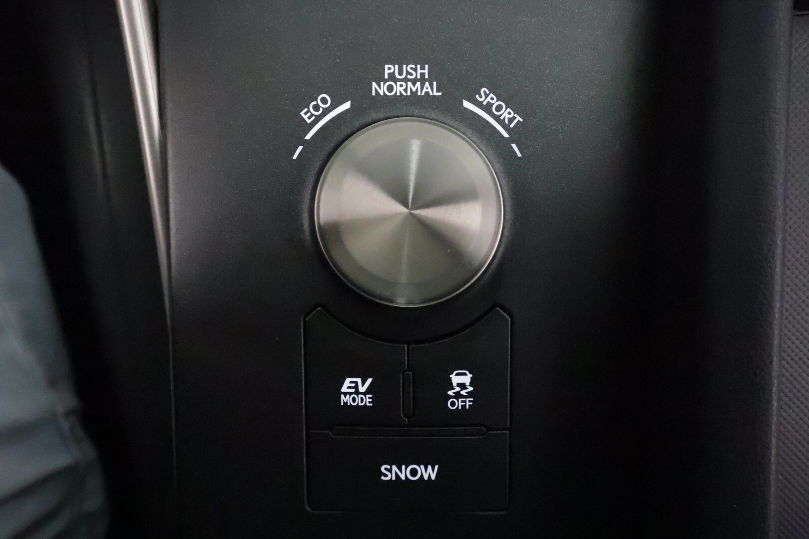 Lexus IS 2018 300h Hybrid A Comfort **Vakkari / Koukku / Puolinahat / Lohkolämmitin / KeylessGo / Bluetooth** - Suomi-auto / Merkkihuollettu / Kahdet renkaat aluvanteilla