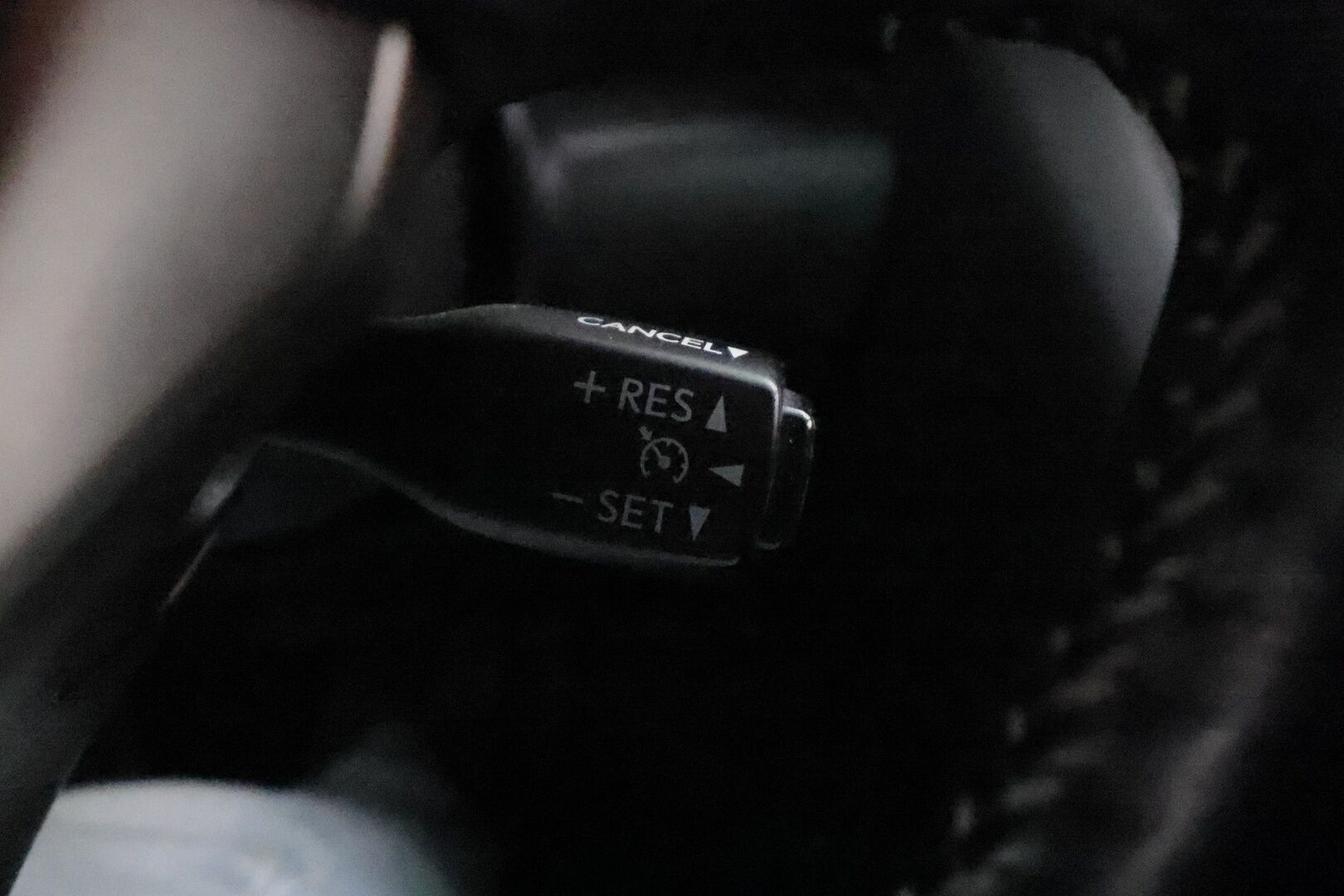 Lexus IS 2018 300h Hybrid A Comfort **Vakkari / Koukku / Puolinahat / Lohkolämmitin / KeylessGo / Bluetooth** - Suomi-auto / Merkkihuollettu / Kahdet renkaat aluvanteilla