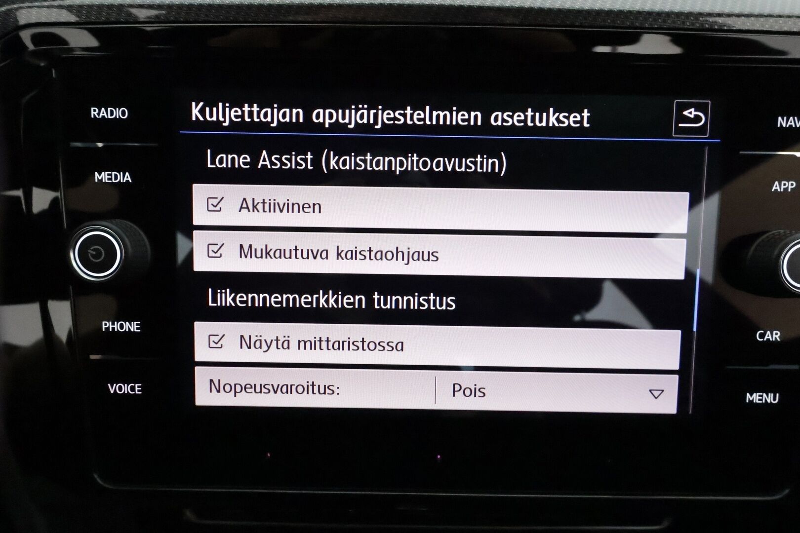 Volkswagen Arteon 2018 R-Line Limited Edition 2,0 TDI 110 kW DSG **Webasto / Koukku / ACC / Adapt.LED / Kamera / Navi / Keyless* - Suomi-auto / Kahdet VW omat vanteet / R-Line