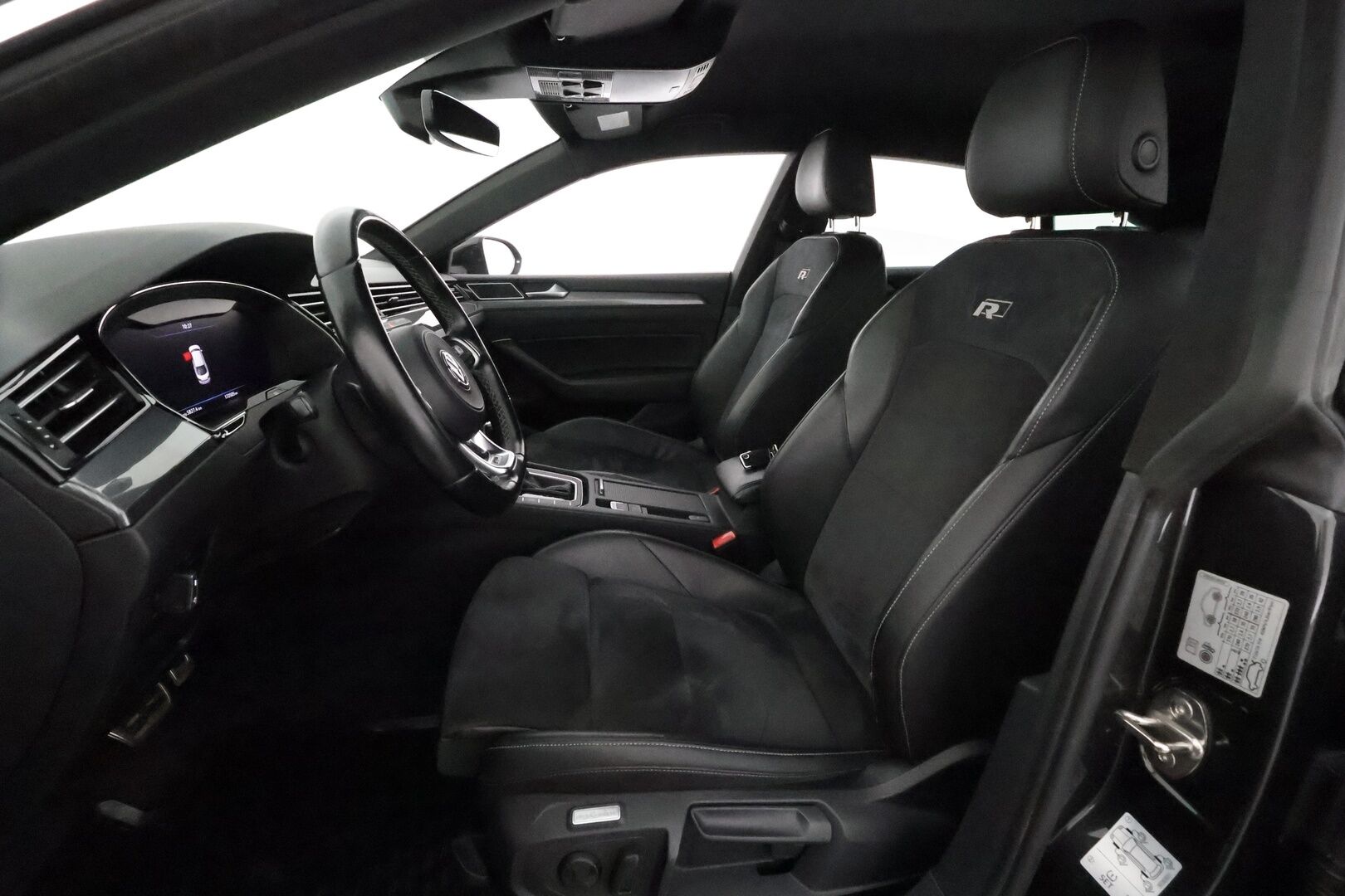 Volkswagen Arteon 2018 R-Line Limited Edition 2,0 TDI 110 kW DSG **Webasto / Koukku / ACC / Adapt.LED / Kamera / Navi / Keyless* - Suomi-auto / Kahdet VW omat vanteet / R-Line