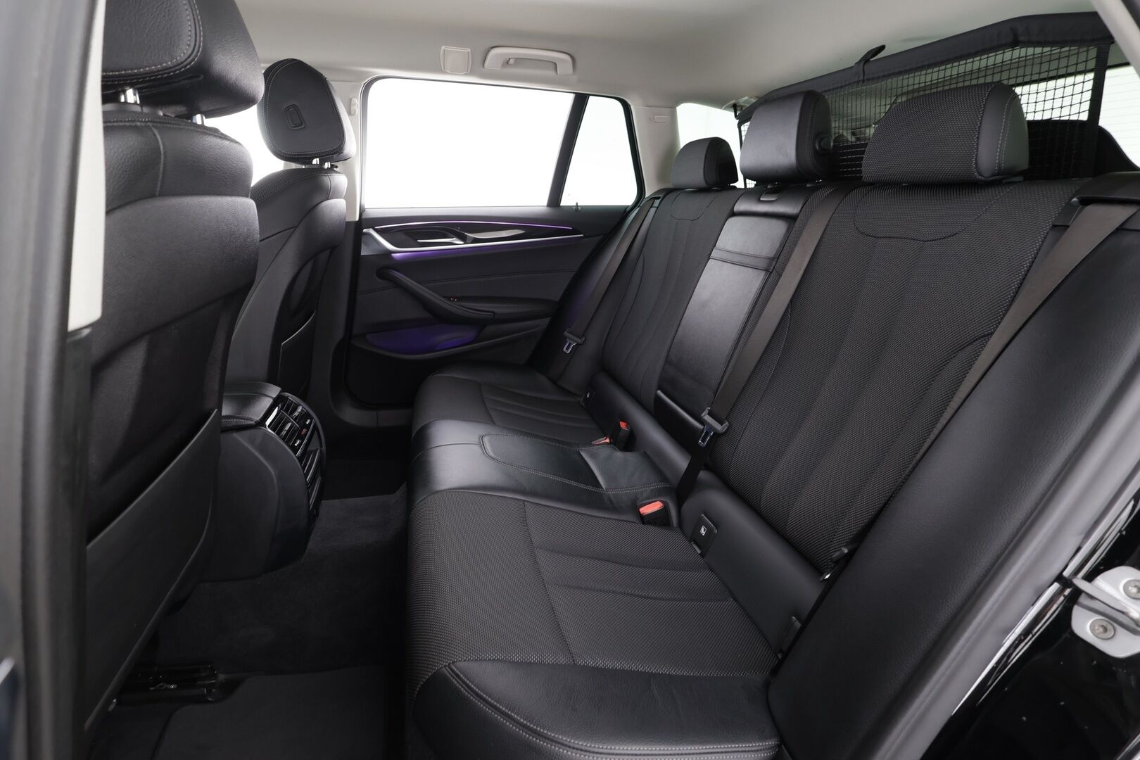 BMW 520 2018 G31 Touring 520d A Business Sport * ACC / P.kamera / Intelligent safety / Osasähköt / LED / Sporttipenkit * - Merkkihuollettu / Suomi-auto