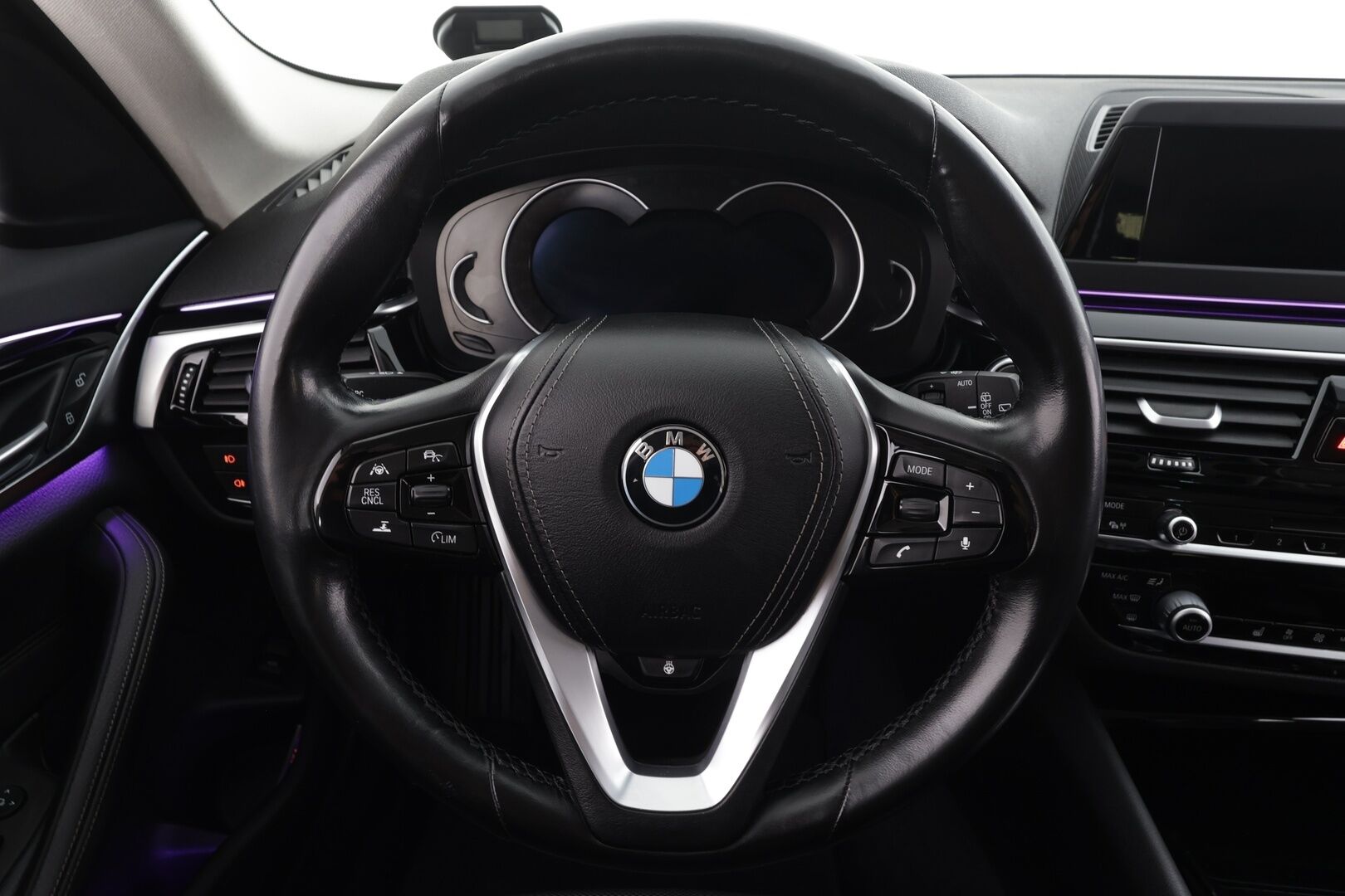 BMW 520 2018 G31 Touring 520d A Business Sport * ACC / P.kamera / Intelligent safety / Osasähköt / LED / Sporttipenkit * - Merkkihuollettu / Suomi-auto