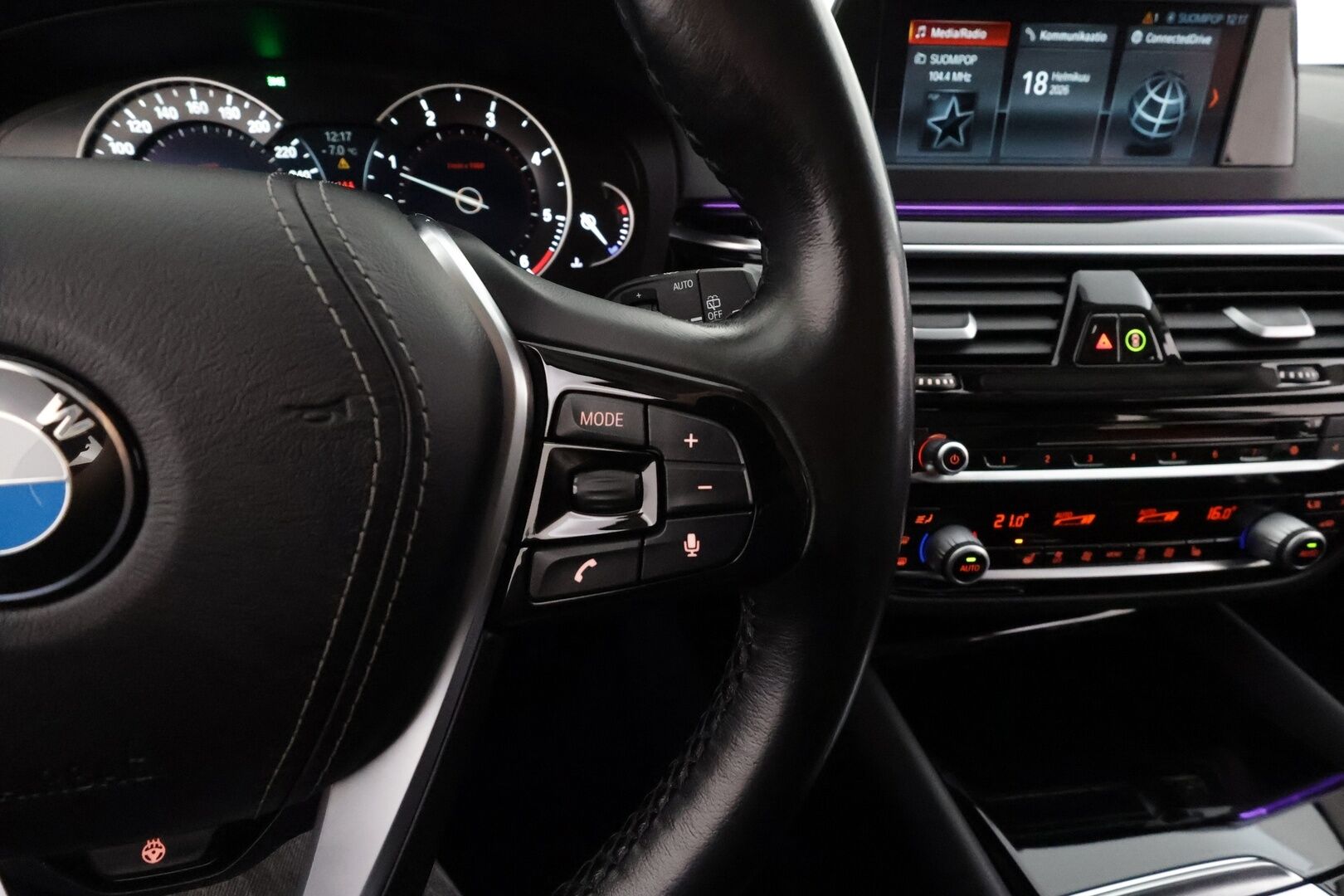 BMW 520 2018 G31 Touring 520d A Business Sport * ACC / P.kamera / Intelligent safety / Osasähköt / LED / Sporttipenkit * - Merkkihuollettu / Suomi-auto