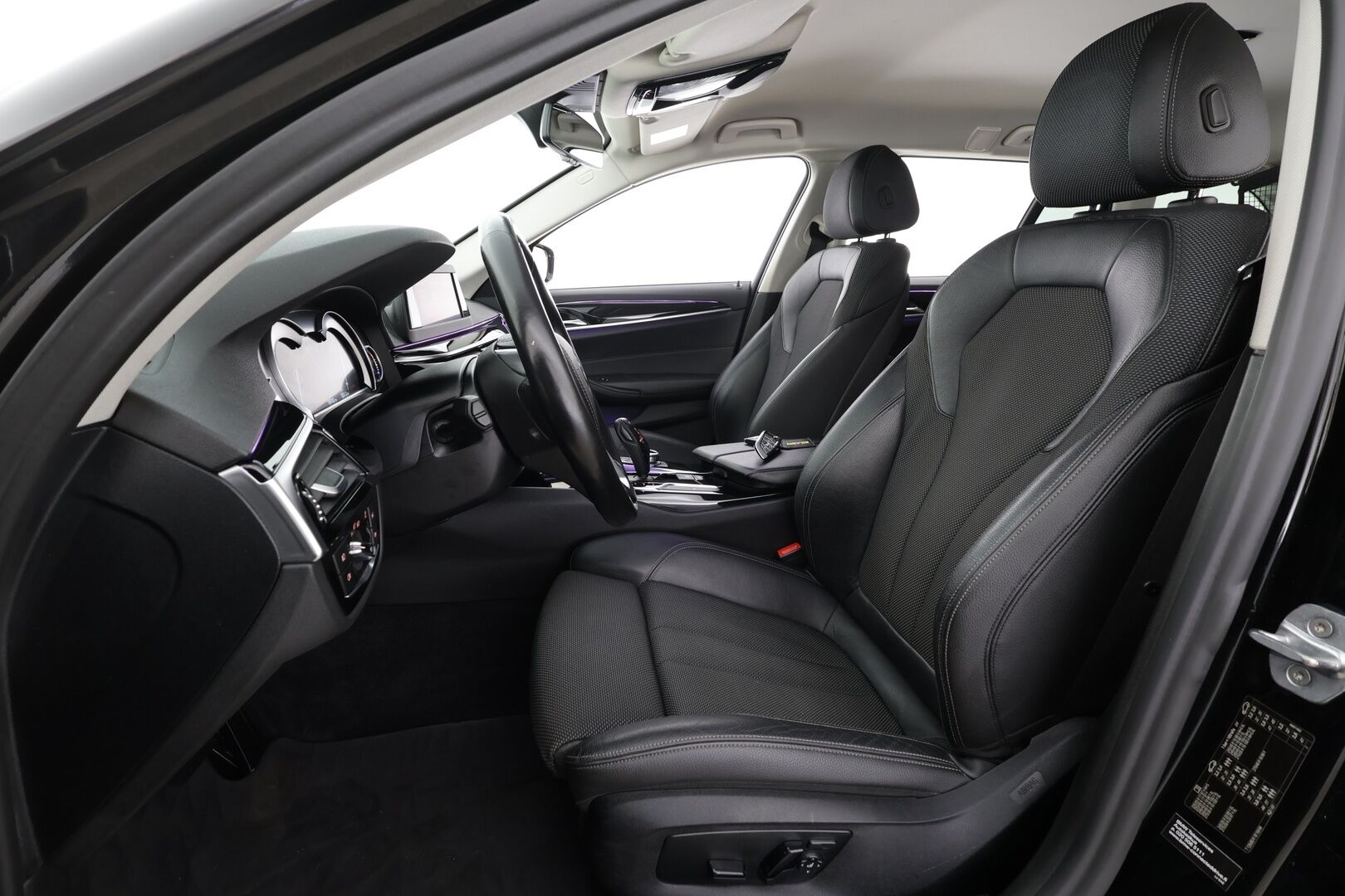 BMW 520 2018 G31 Touring 520d A Business Sport * ACC / P.kamera / Intelligent safety / Osasähköt / LED / Sporttipenkit * - Merkkihuollettu / Suomi-auto