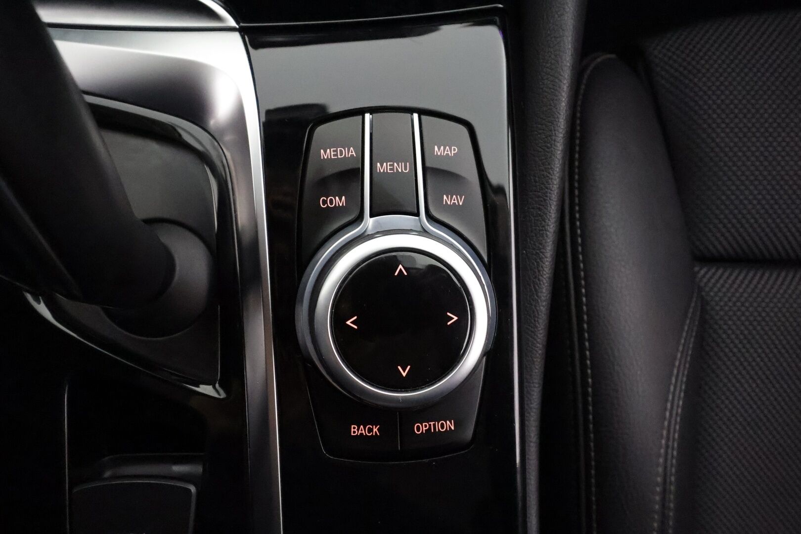 BMW 520 2018 G31 Touring 520d A Business Sport * ACC / P.kamera / Intelligent safety / Osasähköt / LED / Sporttipenkit * - Merkkihuollettu / Suomi-auto