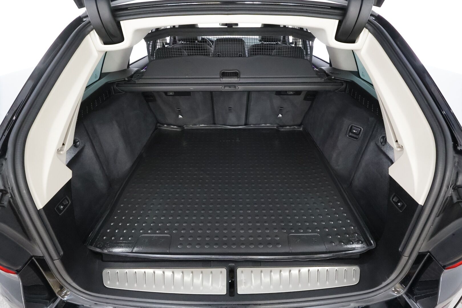 BMW 520 2018 G31 Touring 520d A Business Sport * ACC / P.kamera / Intelligent safety / Osasähköt / LED / Sporttipenkit * - Merkkihuollettu / Suomi-auto