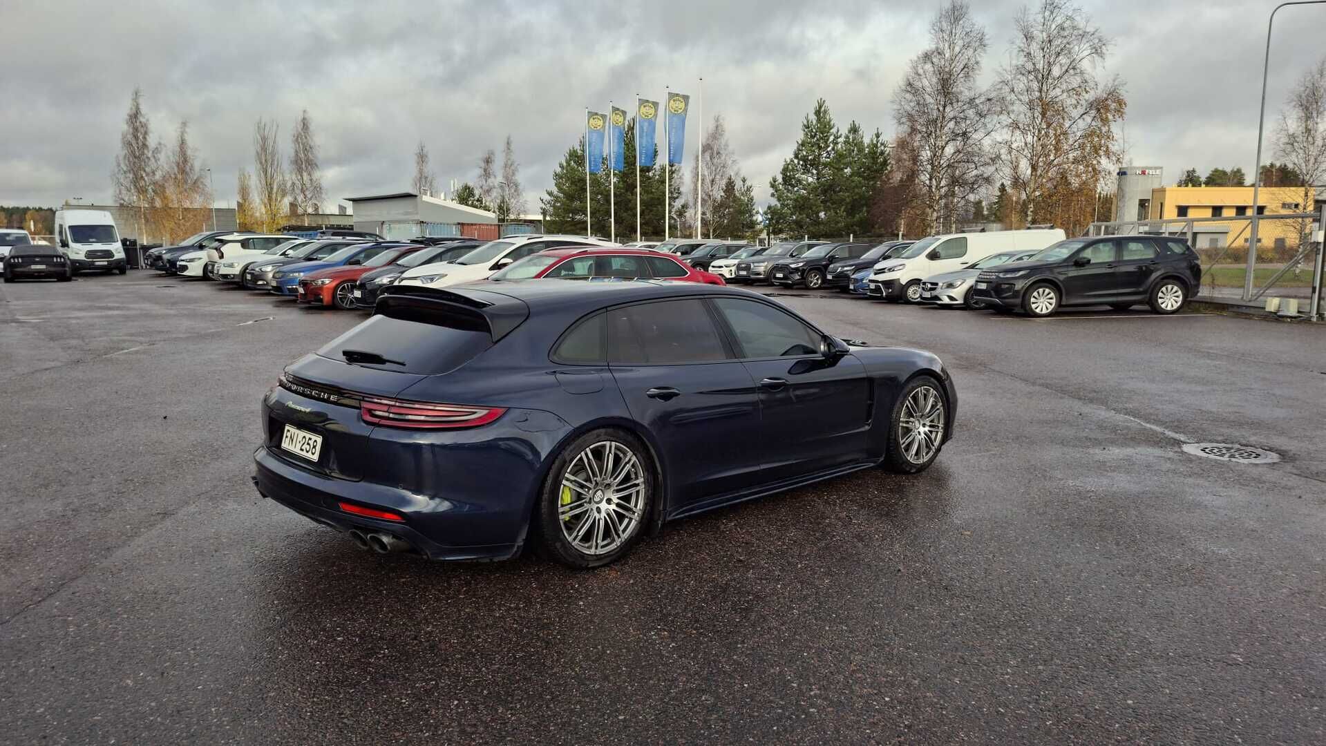 Porsche Panamera 2018 4 E-Hybrid Sport Turismo - ACC | BOSE | Sport Chrono Plus | Sport Design | 18-Penkit Muistilla | Navi | Panorama | Ambient | 2x renkaat&vanteet - KORKO VAIN 3,99 %