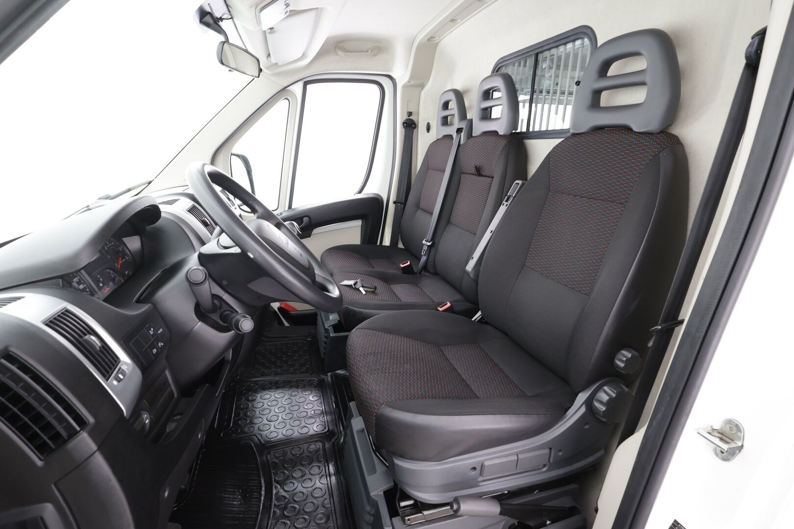 Citroen Jumper 2018 BlueHDi 130 35 L2H1 * Vakkari / Webasto / Koukku / Bluetooth / ALV / 2x Renkaat * - 1.Om Suomi-auto - HULLUT AVAJAISHULINAT KORKOTARJOUS 3,29 %