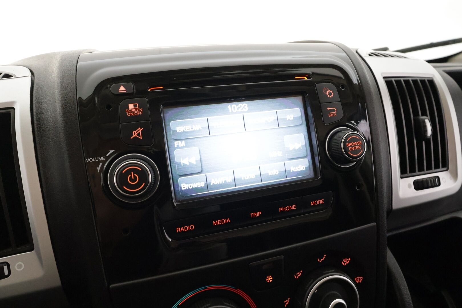 Citroen Jumper 2018 BlueHDi 130 35 L2H1 * Vakkari / Webasto / Koukku / Bluetooth / ALV / 2x Renkaat * - 1.Om Suomi-auto - HULLUT AVAJAISHULINAT KORKOTARJOUS 3,29 %