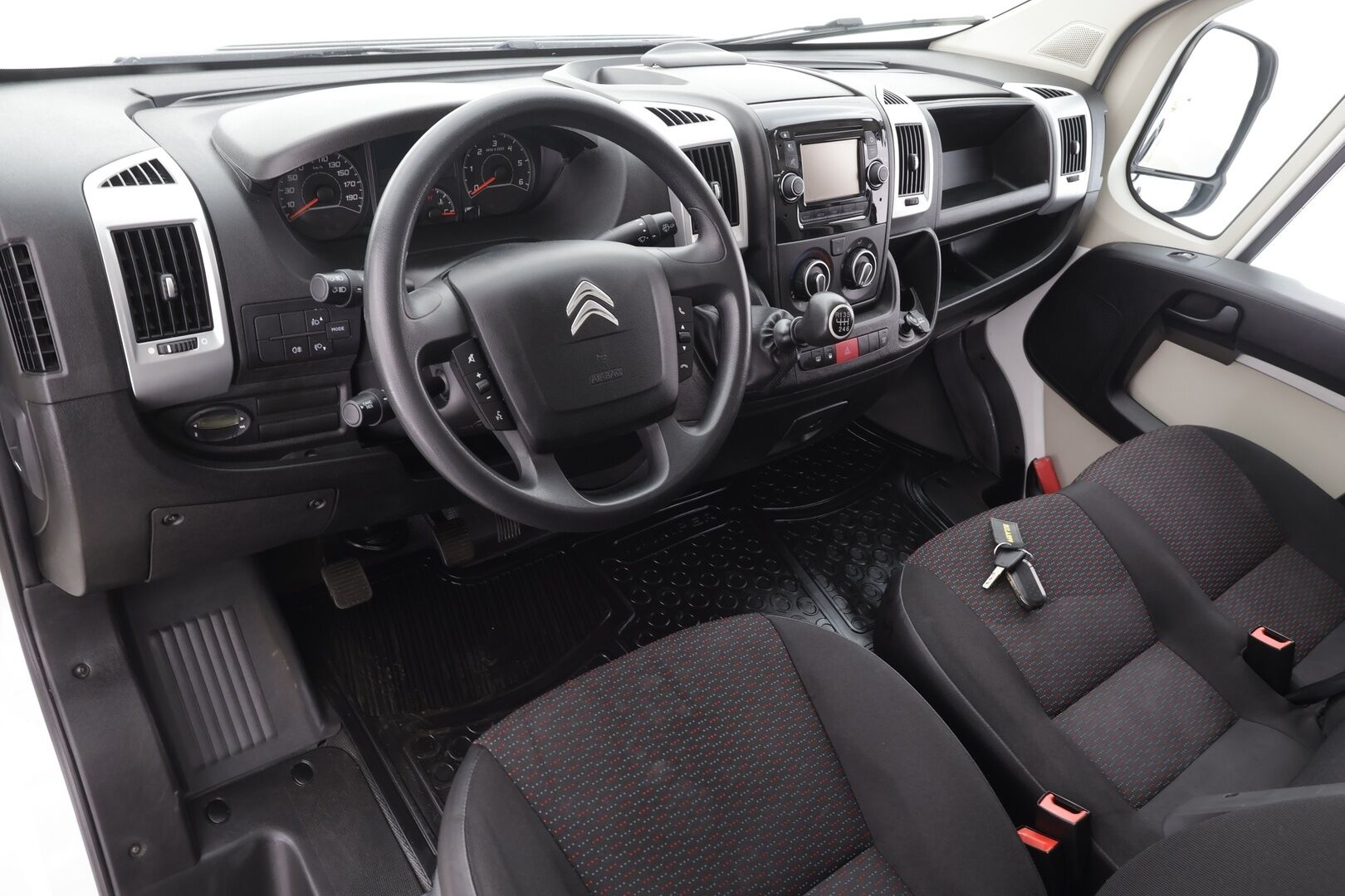 Citroen Jumper 2018 BlueHDi 130 35 L2H1 * Vakkari / Webasto / Koukku / Bluetooth / ALV / 2x Renkaat * - 1.Om Suomi-auto - HULLUT AVAJAISHULINAT KORKOTARJOUS 3,29 %