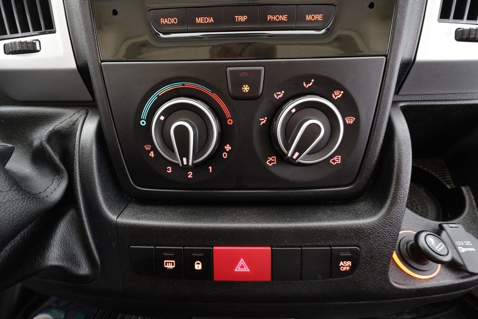 Citroen Jumper 2018 BlueHDi 130 35 L2H1 * Vakkari / Webasto / Koukku / Bluetooth / ALV / 2x Renkaat * - 1.Om Suomi-auto - HULLUT AVAJAISHULINAT KORKOTARJOUS 3,29 %