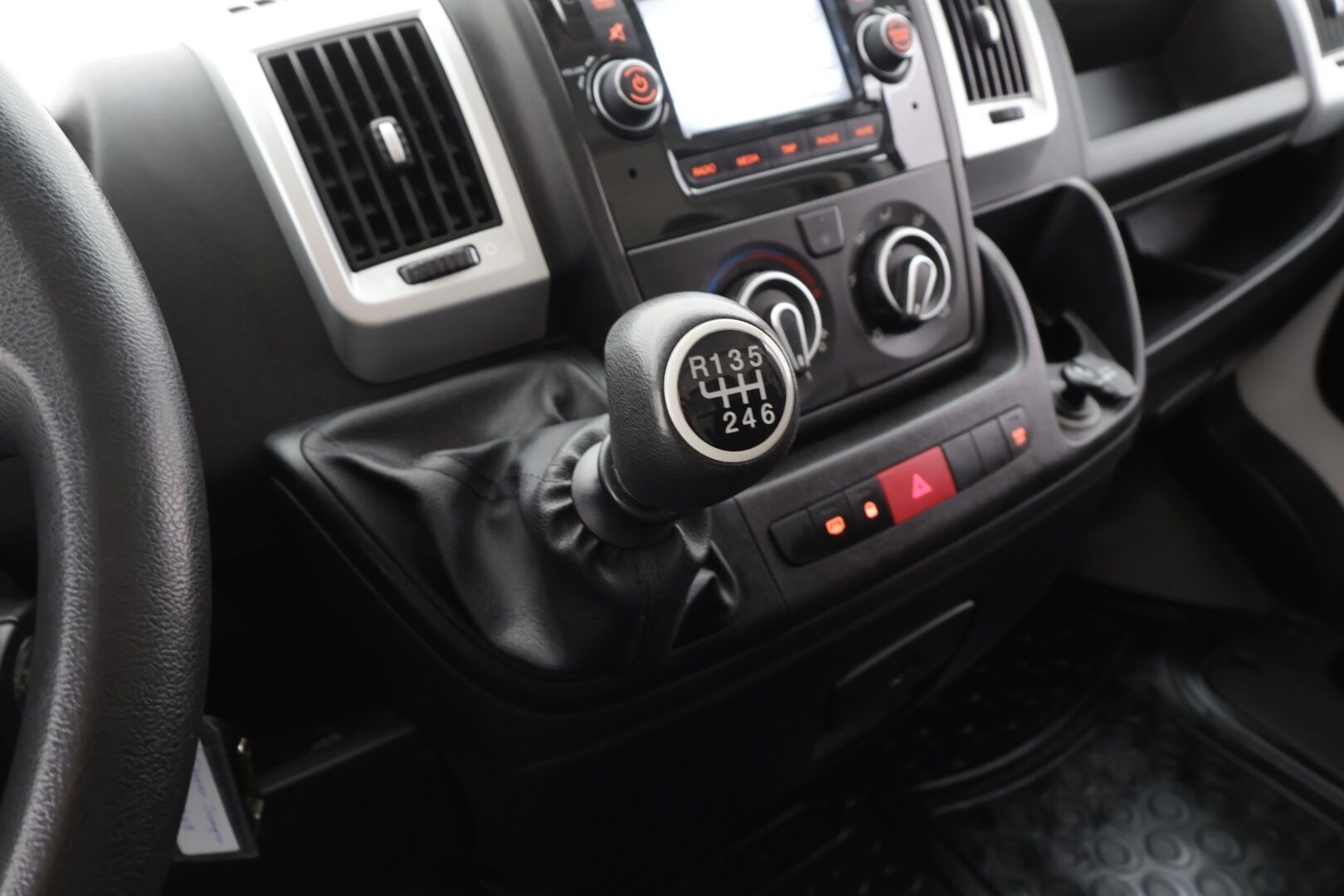 Citroen Jumper 2018 BlueHDi 130 35 L2H1 * Vakkari / Webasto / Koukku / Bluetooth / ALV / 2x Renkaat * - 1.Om Suomi-auto - HULLUT AVAJAISHULINAT KORKOTARJOUS 3,29 %