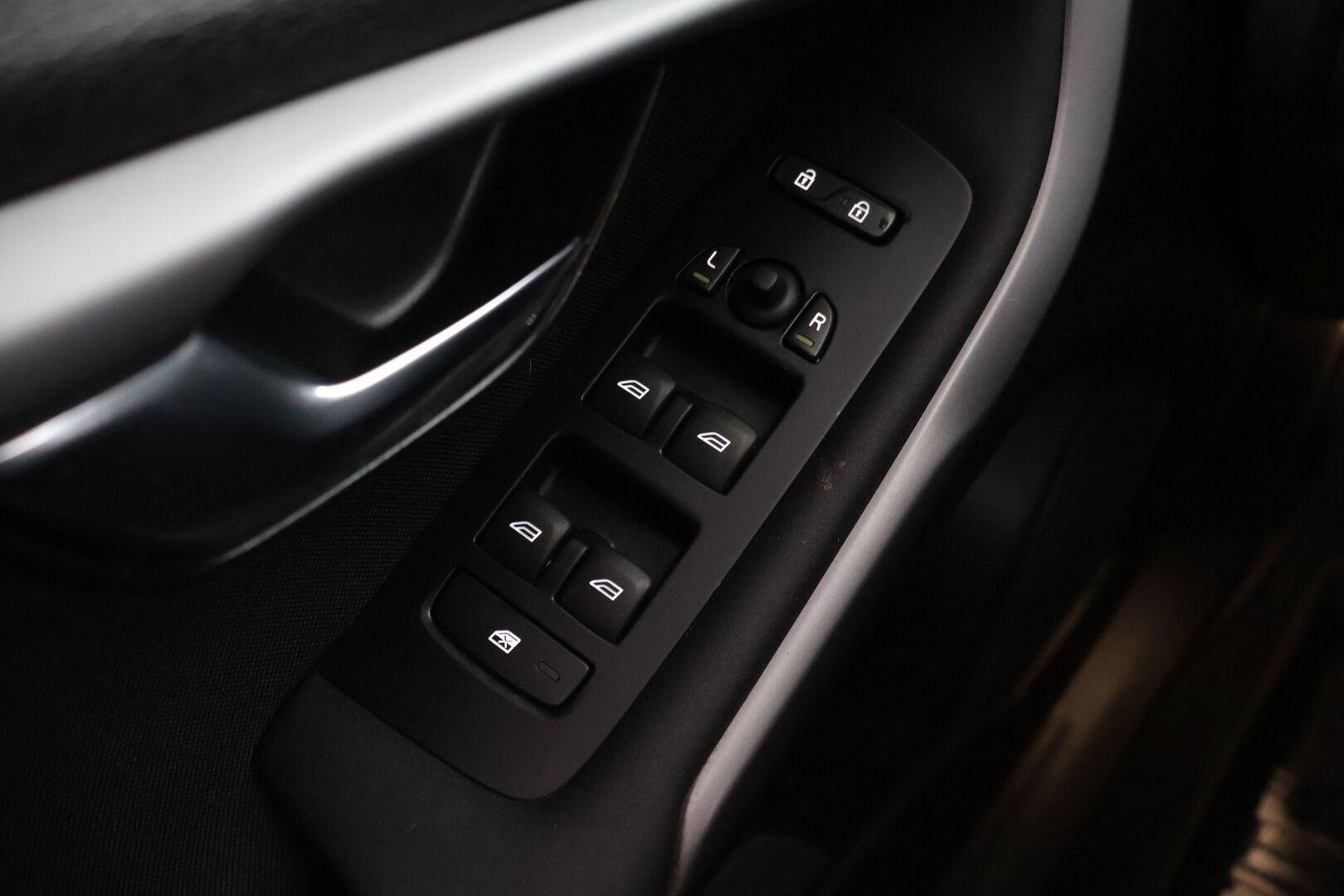 Volvo V40 2018 T2 Kinetic - T2 Kinetic | Suomi-auto | Xenon | Digimittaristo | Vakkari | Lohkolämmitin