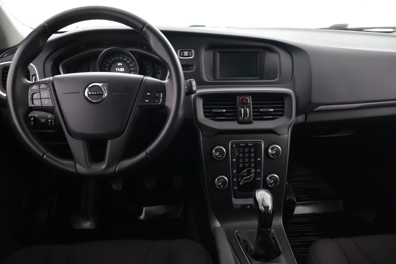 Volvo V40 2018 T2 Kinetic - T2 Kinetic | Suomi-auto | Xenon | Digimittaristo | Vakkari | Lohkolämmitin