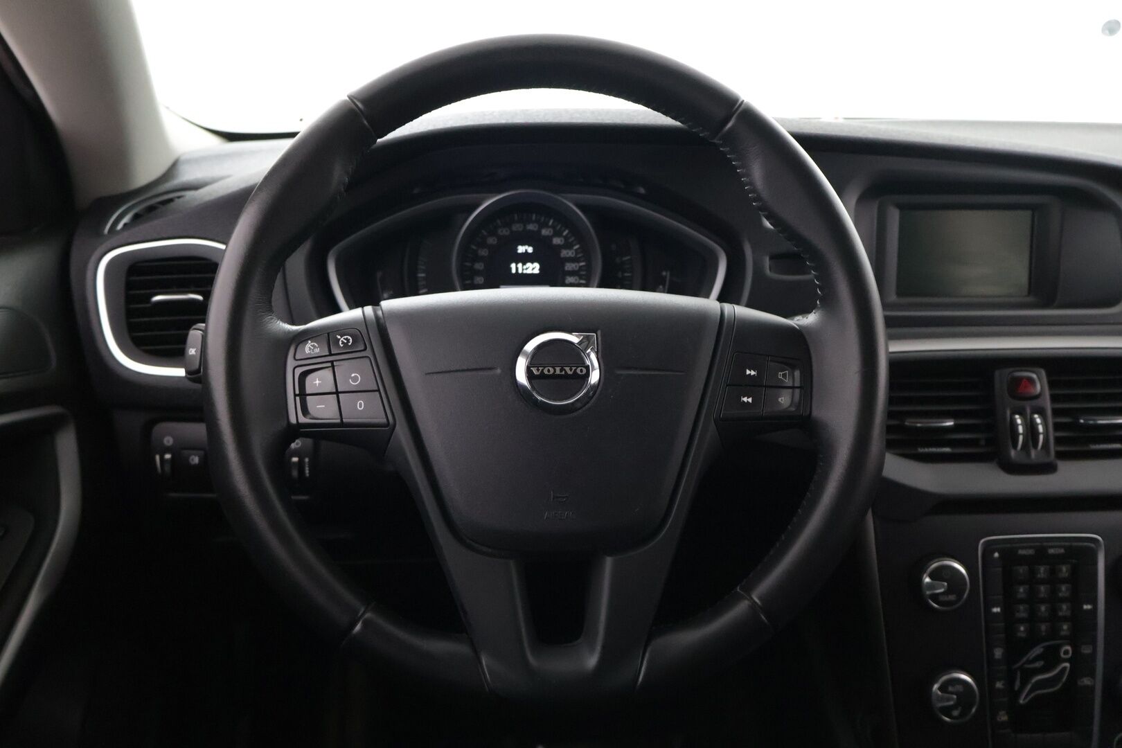 Volvo V40 2018 T2 Kinetic - T2 Kinetic | Suomi-auto | Xenon | Digimittaristo | Vakkari | Lohkolämmitin