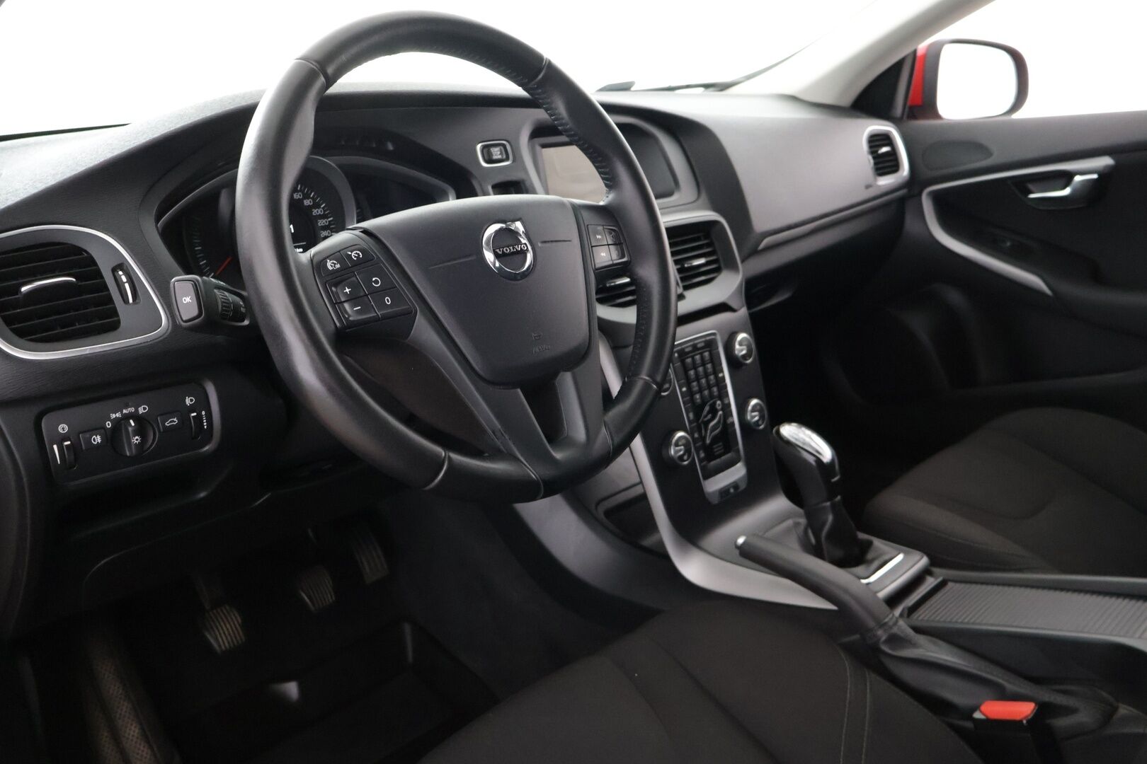 Volvo V40 2018 T2 Kinetic - T2 Kinetic | Suomi-auto | Xenon | Digimittaristo | Vakkari | Lohkolämmitin