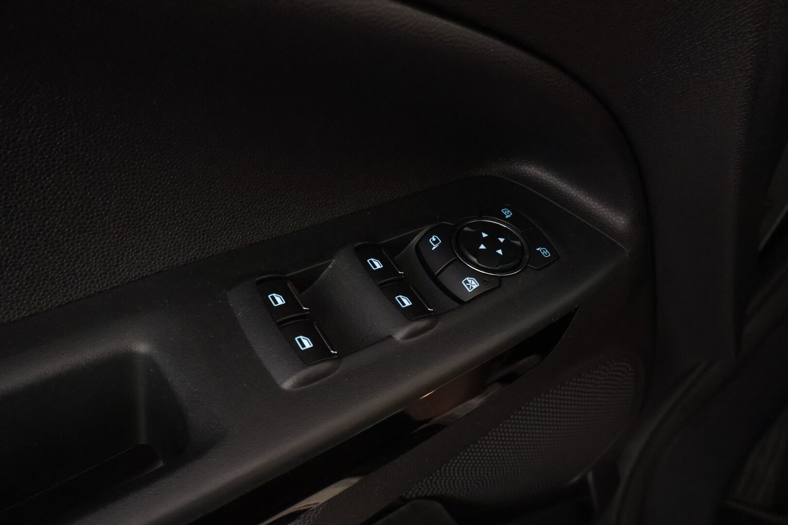 Ford Ecosport 2018 Ford Ecosport 1,0 EcoBoost 140hv M6 Titanium 5-ovinen / P-kamera / Apple&Android / Vakkari / Lohko / Puolinahat - Suomi-auto / 2x renkaat alumiinivanteilla / Edulliset käyttökustannukset