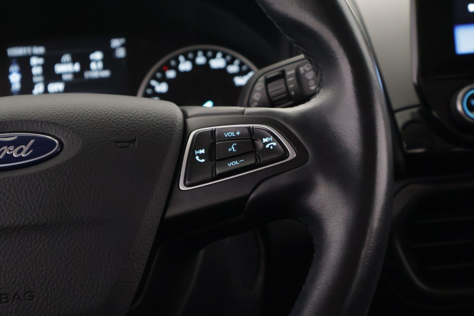 Ford Ecosport 2018 Ford Ecosport 1,0 EcoBoost 140hv M6 Titanium 5-ovinen / P-kamera / Apple&Android / Vakkari / Lohko / Puolinahat - Suomi-auto / 2x renkaat alumiinivanteilla / Edulliset käyttökustannukset
