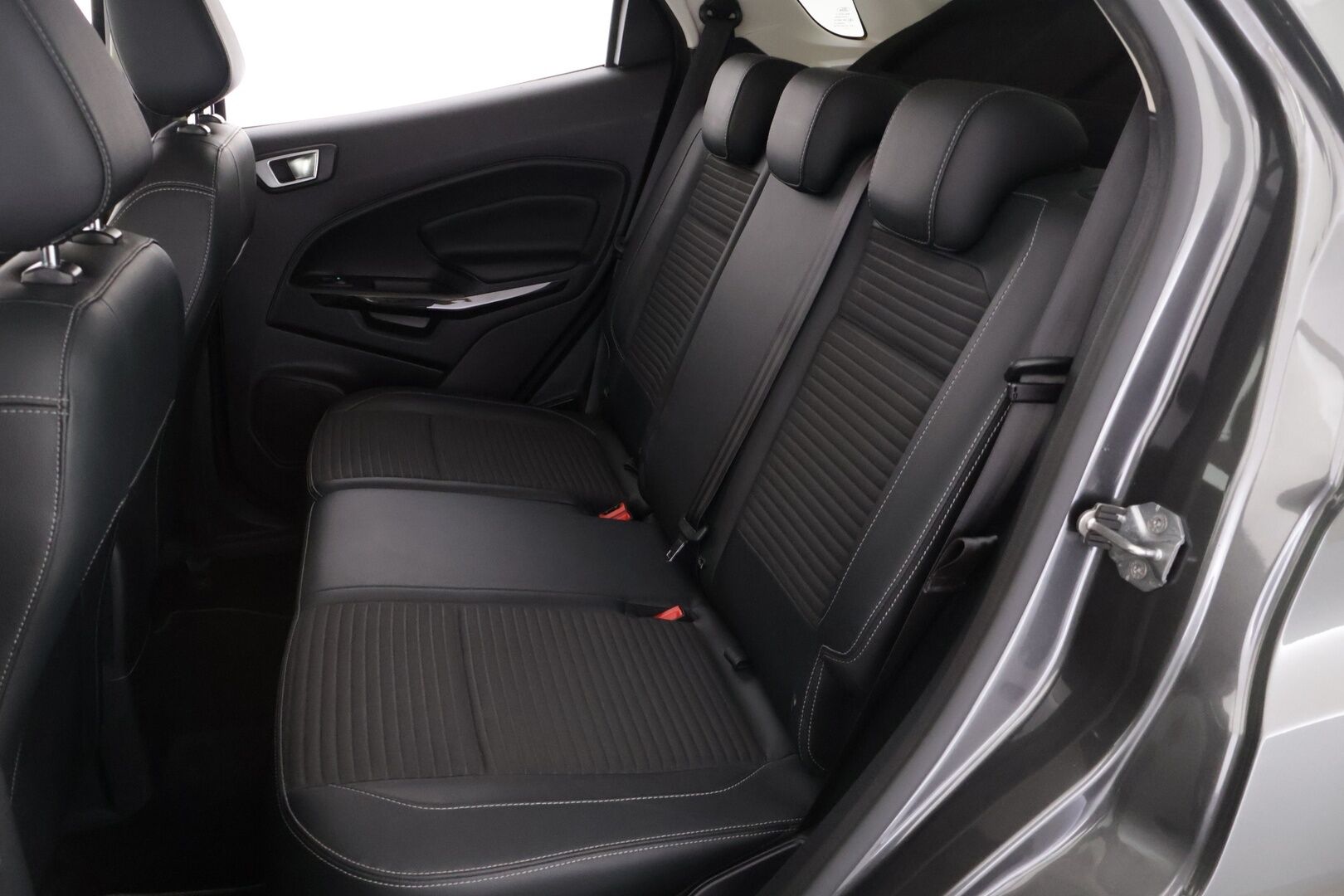 Ford Ecosport 2018 Ford Ecosport 1,0 EcoBoost 140hv M6 Titanium 5-ovinen / P-kamera / Apple&Android / Vakkari / Lohko / Puolinahat - Suomi-auto / 2x renkaat alumiinivanteilla / Edulliset käyttökustannukset