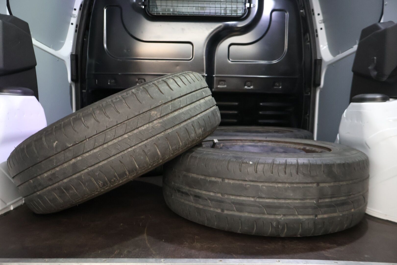 Ford Transit Courier 2018 1,5 TDCi 75 hv M6 Trend - YritysOutlet - Myydään vain yrityksille - *ALV-vähennyskelpoinen / Läpilastattava / Suomi-auto / Lohkolämmitin / Lämmitettävä tuulilasi / 2x peltivanteet & renkaat*