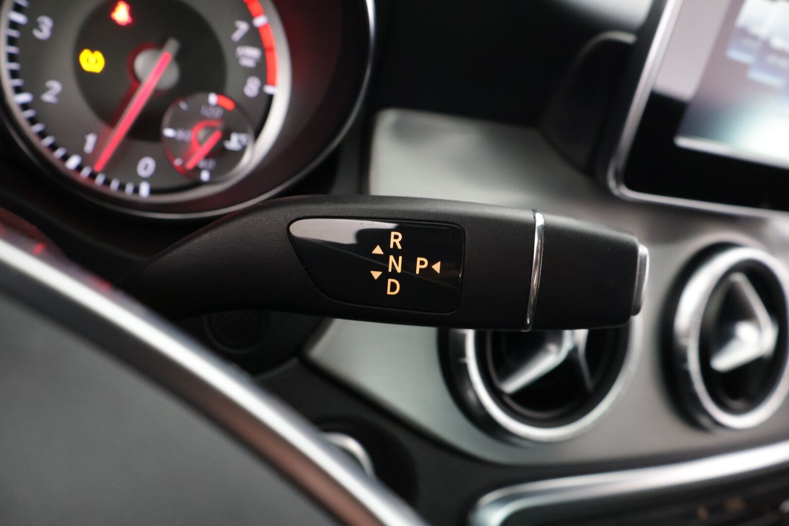 Mercedes-Benz CLA 2015 180 A Premium Business AMG - ** Vakkari / Nahka-alcantara / Navi / Kahdet renkaat **