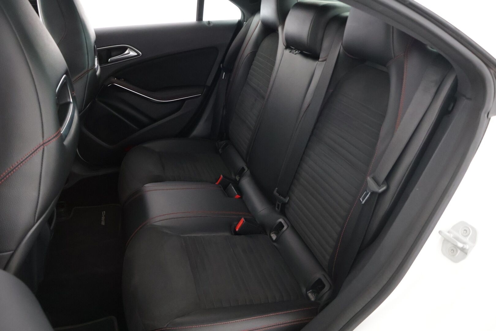 Mercedes-Benz CLA 2015 180 A Premium Business AMG - ** Vakkari / Nahka-alcantara / Navi / Kahdet renkaat **