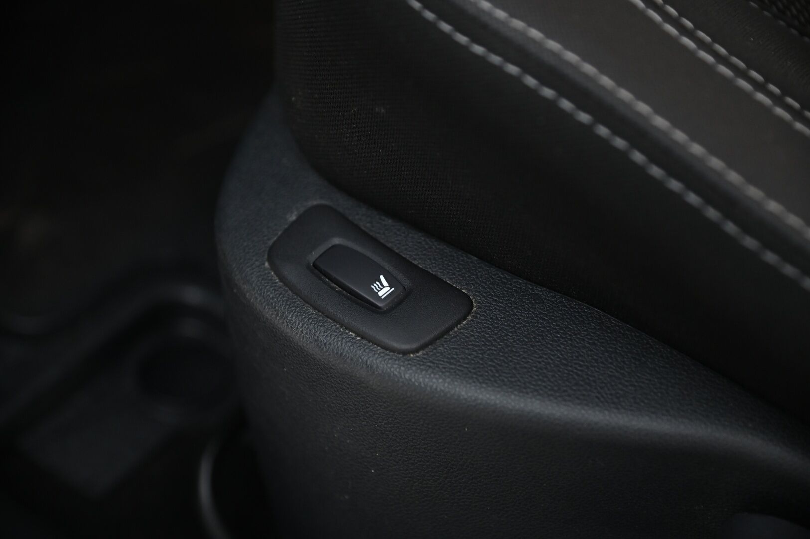 Renault Clio 2018 Sport Tourer TCe 90 Zen*Koukku /Vakionopeudensäädin /Bass Reflex / Penkinlämmitin / Lohkolömmitin Sisätilanpistokkeella* - Suomi-auto / Navigointi / Bluetooth / Ajotietokone / 2x Avain