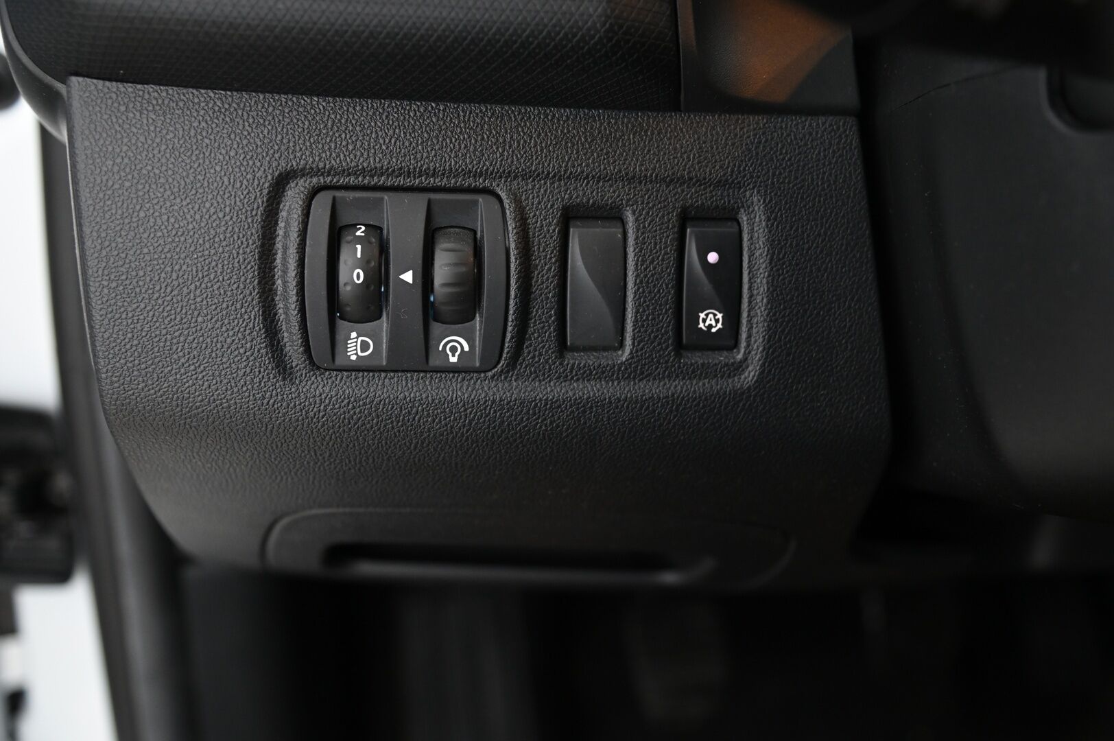 Renault Clio 2018 Sport Tourer TCe 90 Zen*Koukku /Vakionopeudensäädin /Bass Reflex / Penkinlämmitin / Lohkolömmitin Sisätilanpistokkeella* - Suomi-auto / Navigointi / Bluetooth / Ajotietokone / 2x Avain