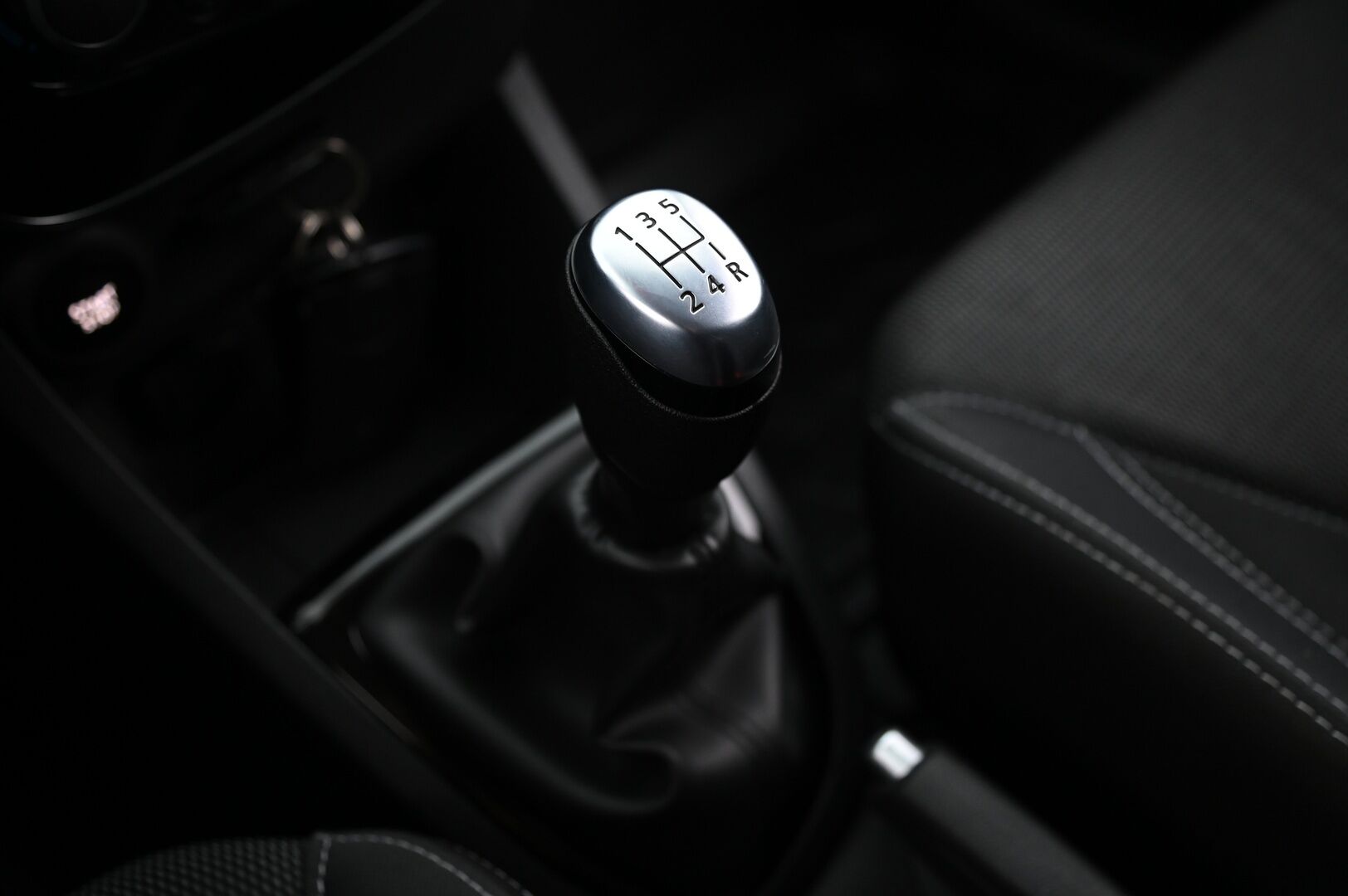 Renault Clio 2018 Sport Tourer TCe 90 Zen*Koukku /Vakionopeudensäädin /Bass Reflex / Penkinlämmitin / Lohkolömmitin Sisätilanpistokkeella* - Suomi-auto / Navigointi / Bluetooth / Ajotietokone / 2x Avain