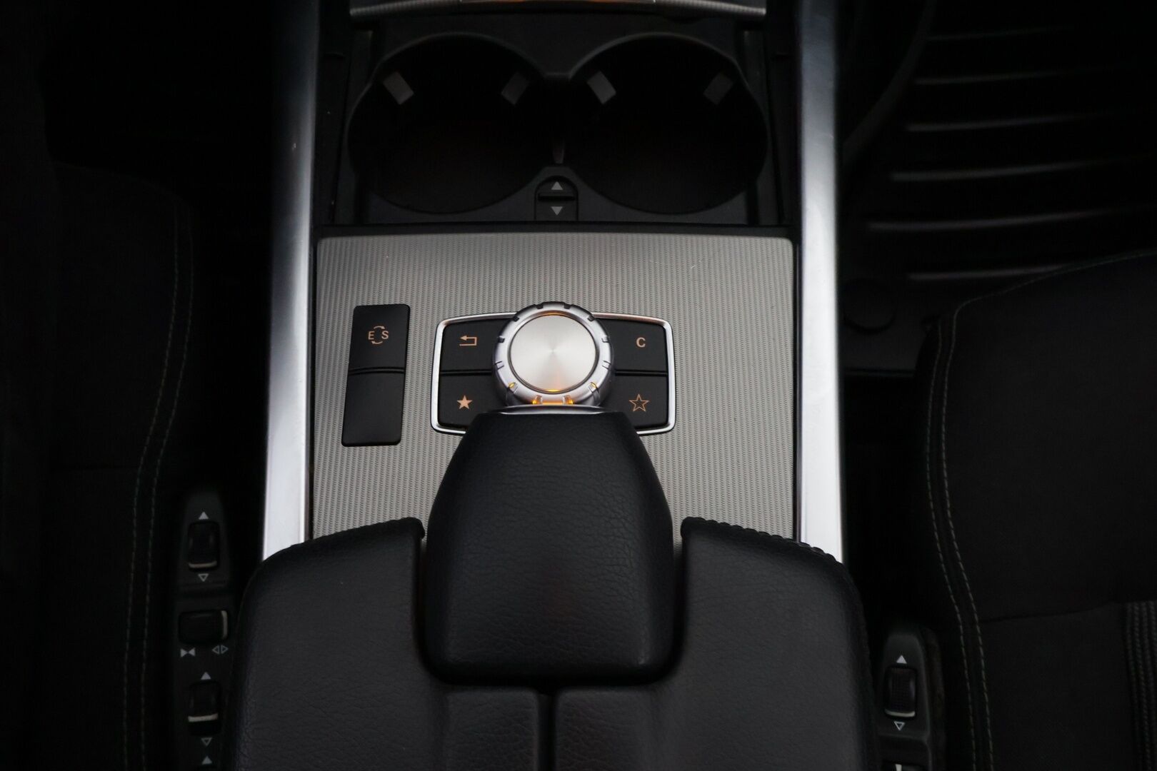 Mercedes-Benz E 2015 220 BlueTec A Business * Ortopedit / ILS LED / Vetokoukku / Peruutustutkat / Vakkari / Lohko & Sisäpistoke - 2x Hyvät renkaat aluvantein / AdBlue rempattu / Juuri tullut Tampereelle!