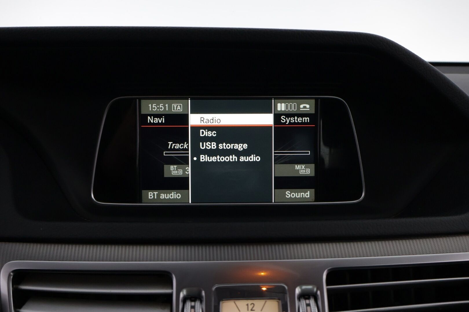 Mercedes-Benz E 2015 220 BlueTec A Business * Ortopedit / ILS LED / Vetokoukku / Peruutustutkat / Vakkari / Lohko & Sisäpistoke - 2x Hyvät renkaat aluvantein / AdBlue rempattu / Juuri tullut Tampereelle!