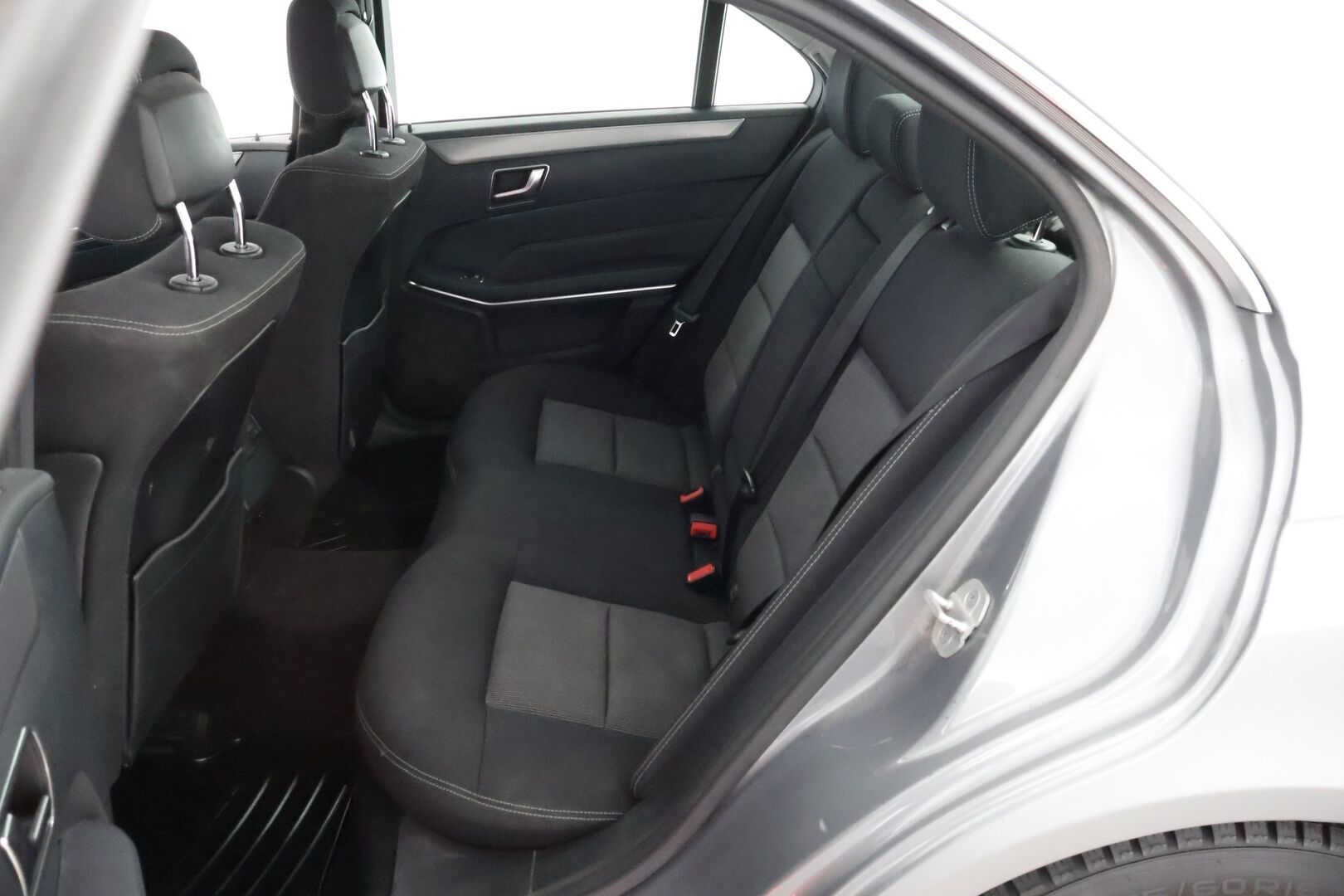 Mercedes-Benz E 2015 220 BlueTec A Business * Ortopedit / ILS LED / Vetokoukku / Peruutustutkat / Vakkari / Lohko & Sisäpistoke - 2x Hyvät renkaat aluvantein / AdBlue rempattu / Juuri tullut Tampereelle!