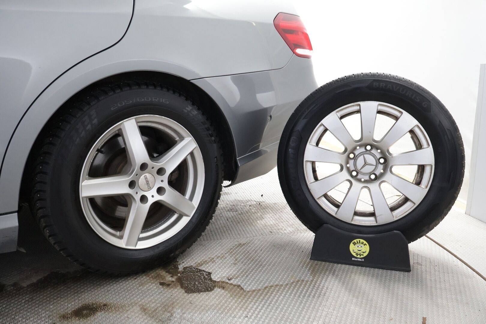 Mercedes-Benz E 2015 220 BlueTec A Business * Ortopedit / ILS LED / Vetokoukku / Peruutustutkat / Vakkari / Lohko & Sisäpistoke - 2x Hyvät renkaat aluvantein / AdBlue rempattu / Juuri tullut Tampereelle!