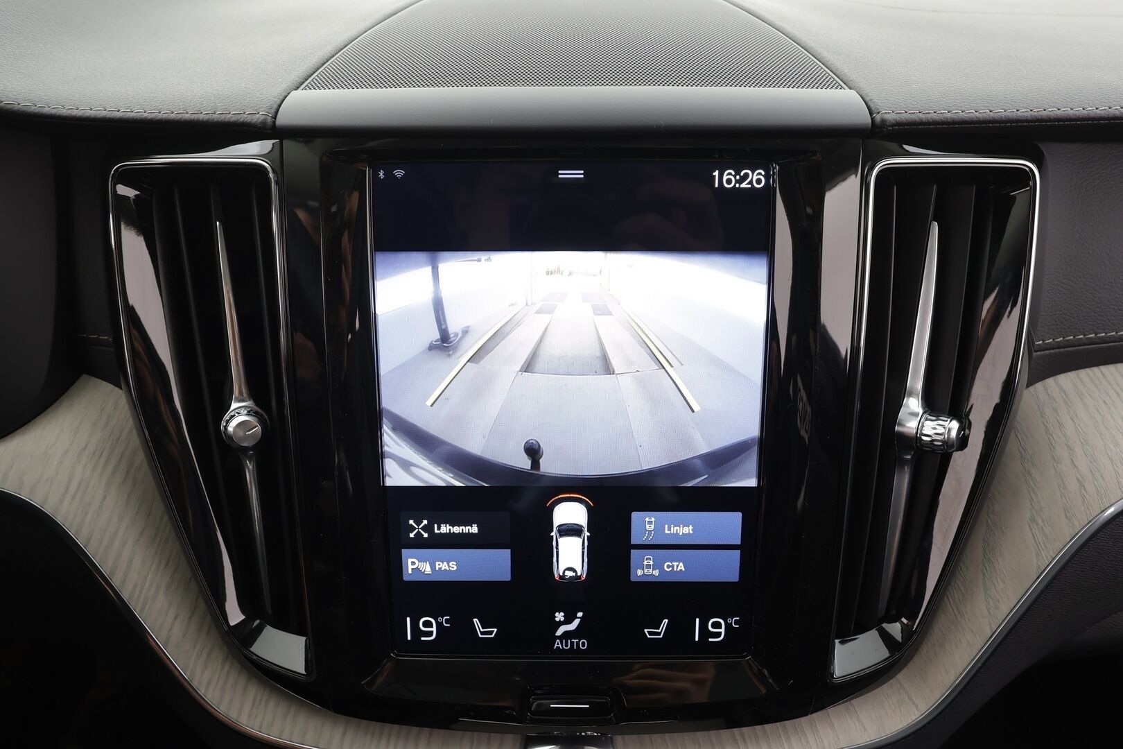 Volvo XC60 2018 T8 AWD Inscription aut - | Webasto | Ilma-alusta | Pilot assist | Panorama | P. Kamera | Vetokoukku | Sporttipenkki Muistilla | Full-LED |