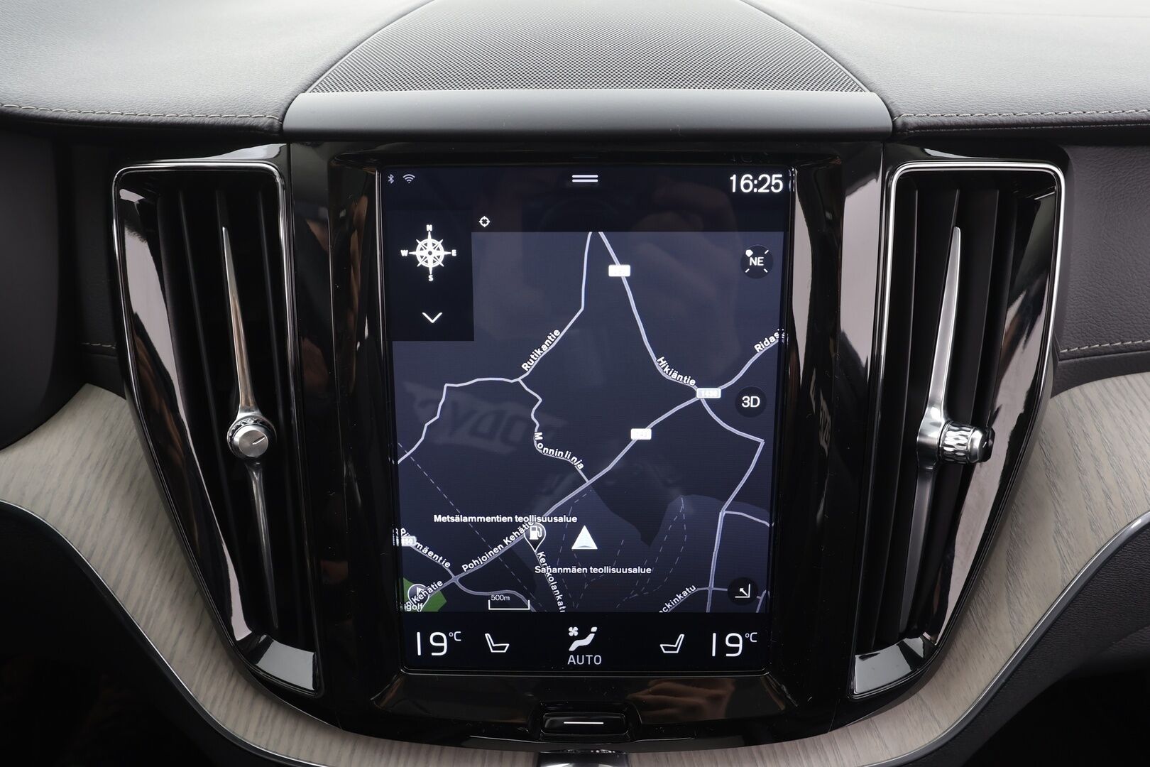 Volvo XC60 2018 T8 AWD Inscription aut - | Webasto | Ilma-alusta | Pilot assist | Panorama | P. Kamera | Vetokoukku | Sporttipenkki Muistilla | Full-LED |