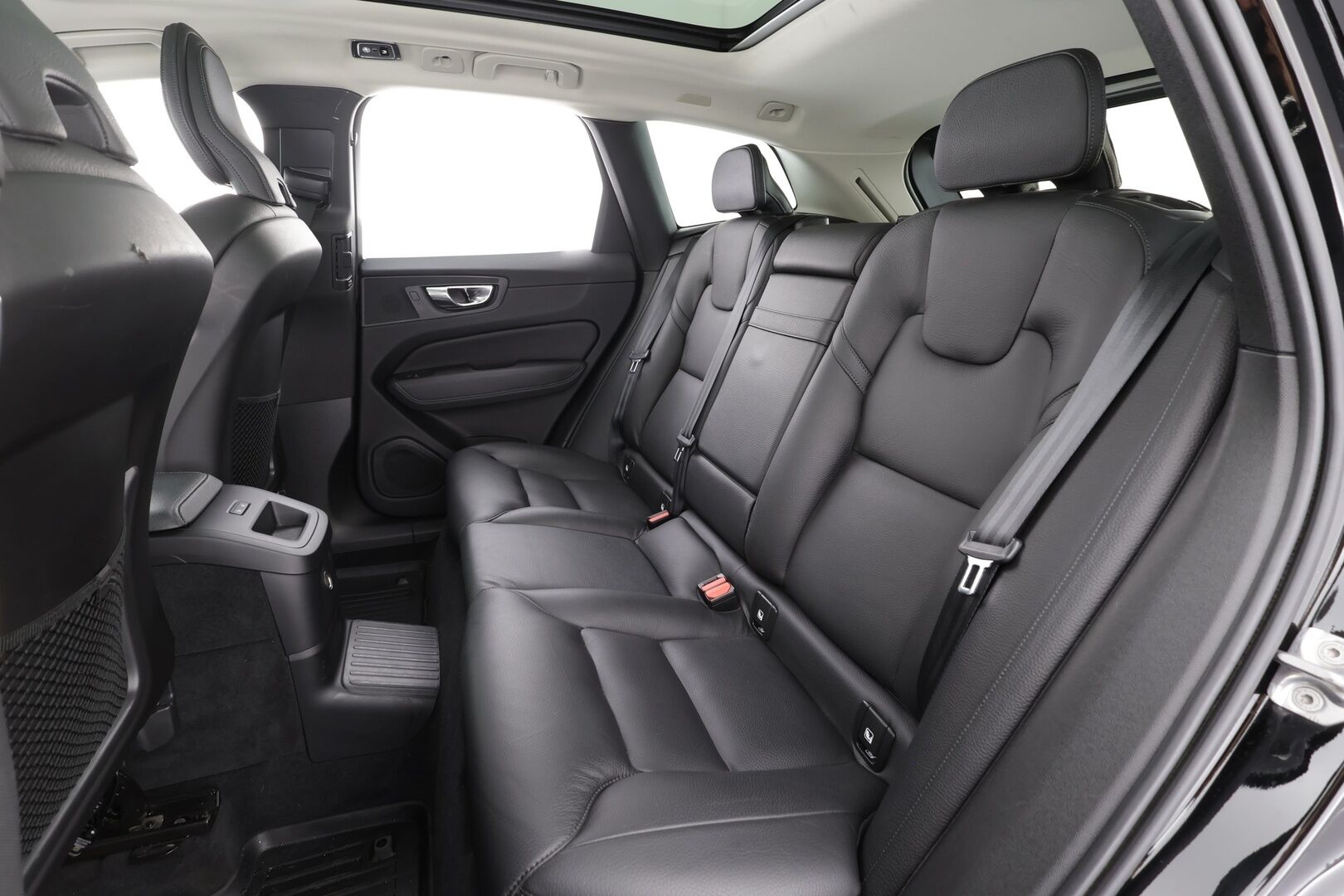 Volvo XC60 2018 T8 AWD Inscription aut - | Webasto | Ilma-alusta | Pilot assist | Panorama | P. Kamera | Vetokoukku | Sporttipenkki Muistilla | Full-LED |
