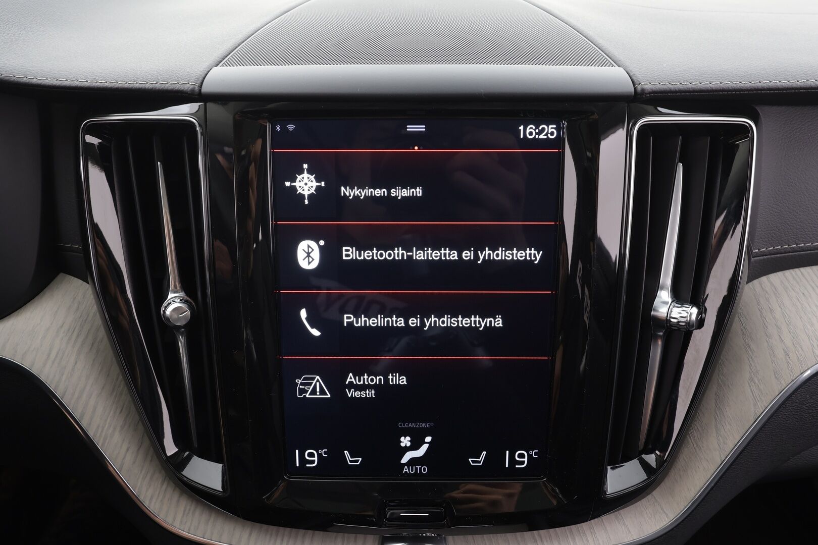 Volvo XC60 2018 T8 AWD Inscription aut - | Webasto | Ilma-alusta | Pilot assist | Panorama | P. Kamera | Vetokoukku | Sporttipenkki Muistilla | Full-LED |