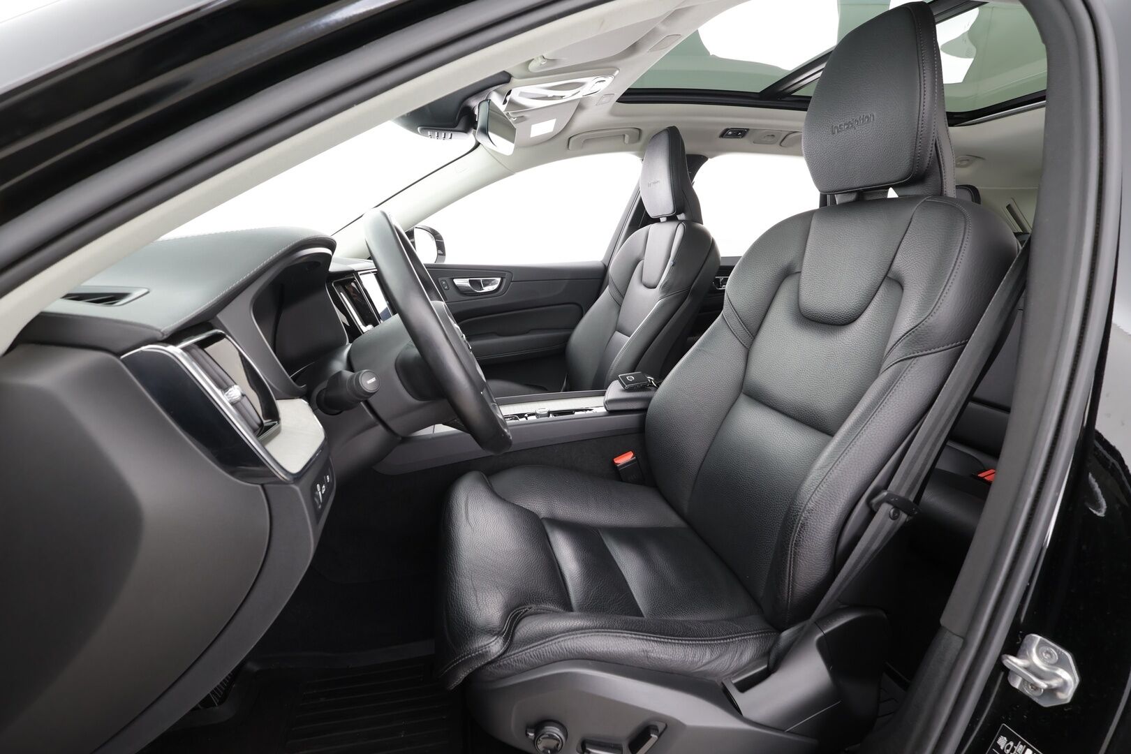 Volvo XC60 2018 T8 AWD Inscription aut - | Webasto | Ilma-alusta | Pilot assist | Panorama | P. Kamera | Vetokoukku | Sporttipenkki Muistilla | Full-LED |