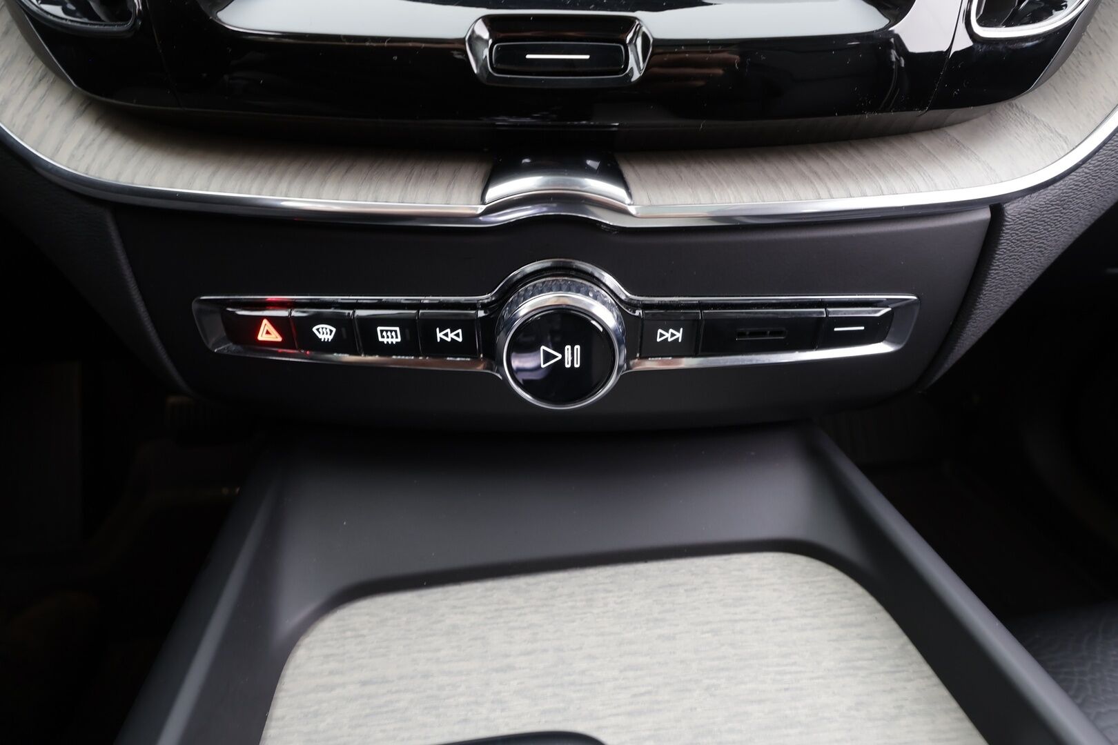 Volvo XC60 2018 T8 AWD Inscription aut - | Webasto | Ilma-alusta | Pilot assist | Panorama | P. Kamera | Vetokoukku | Sporttipenkki Muistilla | Full-LED |