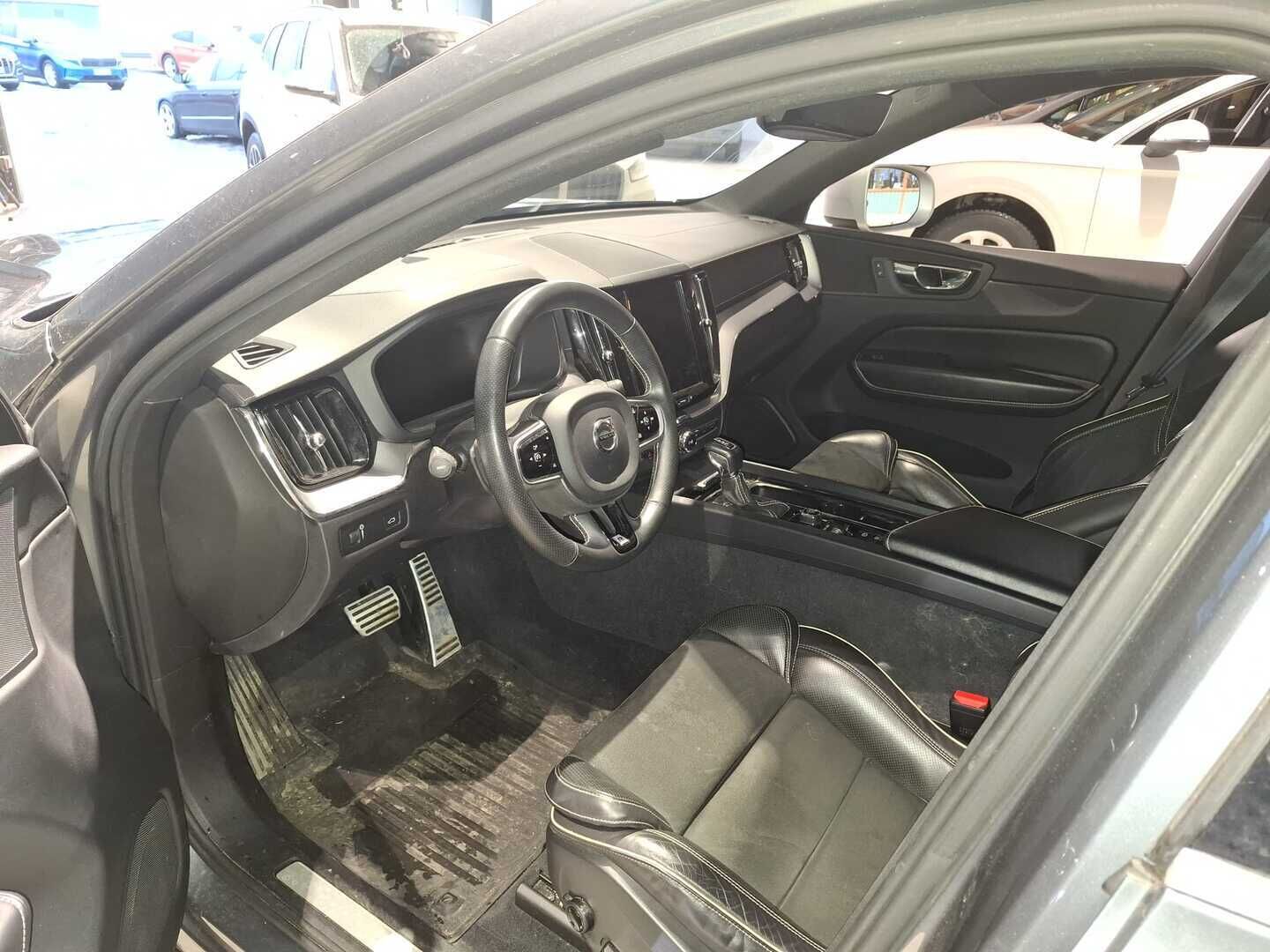 Volvo XC60 2019 D4 Business R-Design aut - *Webasto / P-kamera /  ACC / Nahka-Alcantra / Blis / Muistipenkki  / Led-ajovalot / Juuri saapunut Tampereelle!!