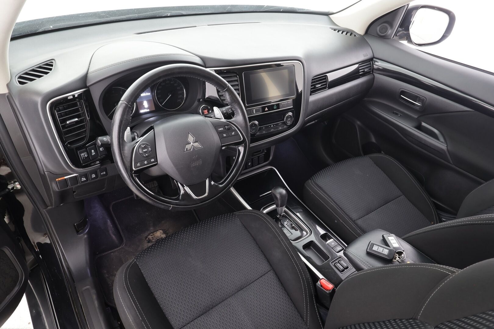 Mitsubishi Outlander 2019 2,0 MIVEC Active 2WD CVT 7P - | P.Kamera | Vakkari | Bluetooth | Apple&Android | Ratinlämmitys | Keyless | Facelift | Suomi-auto |
