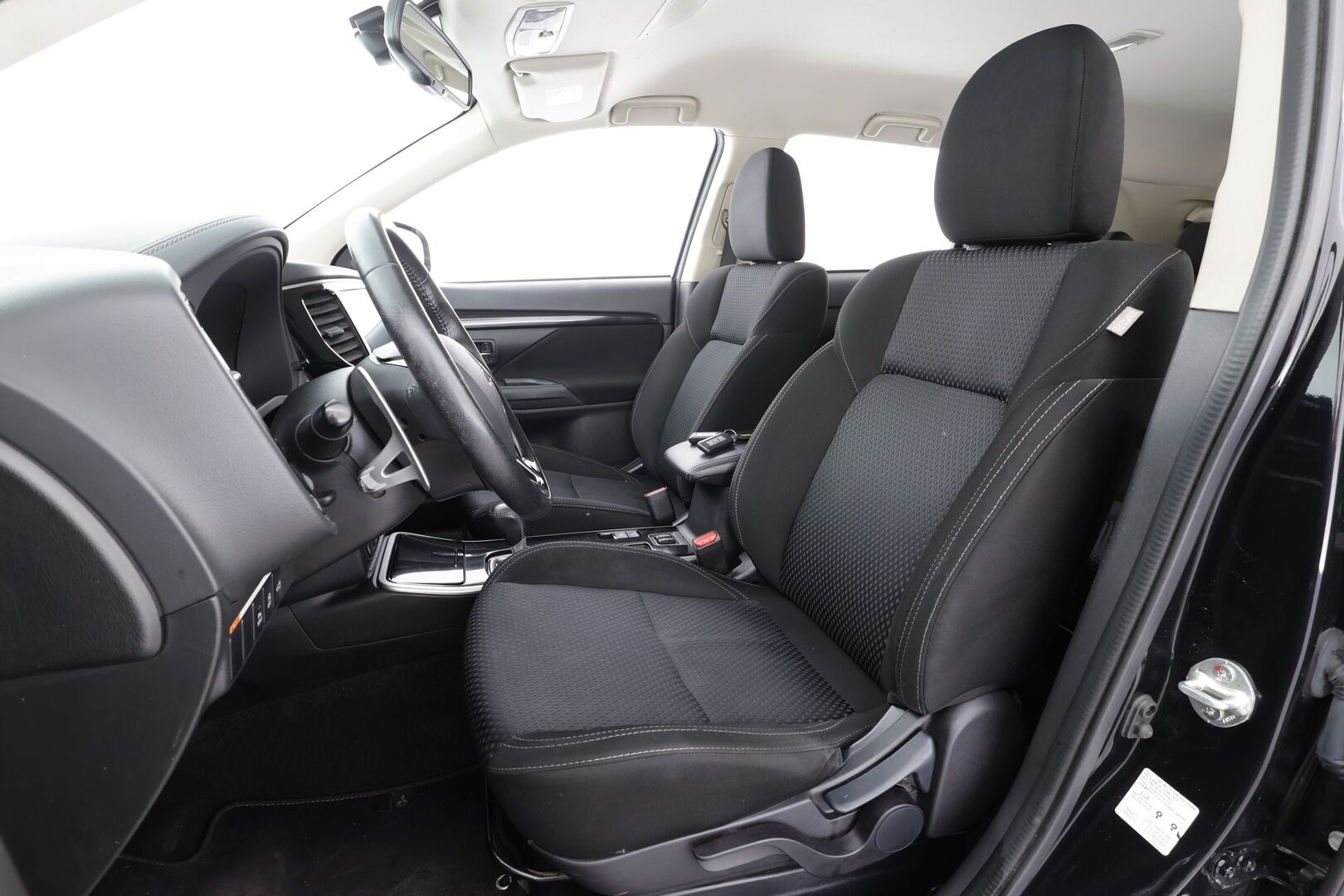Mitsubishi Outlander 2019 2,0 MIVEC Active 2WD CVT 7P - | P.Kamera | Vakkari | Bluetooth | Apple&Android | Ratinlämmitys | Keyless | Facelift | Suomi-auto |